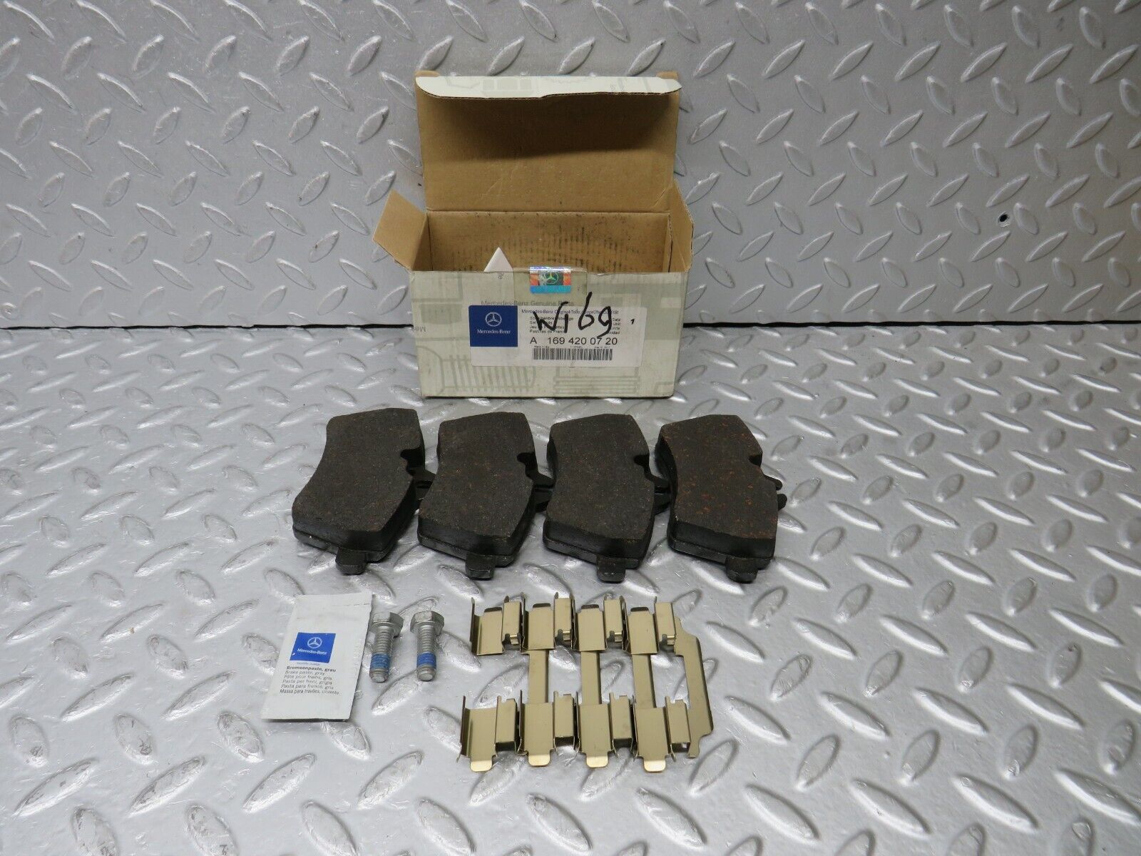 38207 Mercedes-Benz W169 Genuine Front Brake Pads New 1694200720