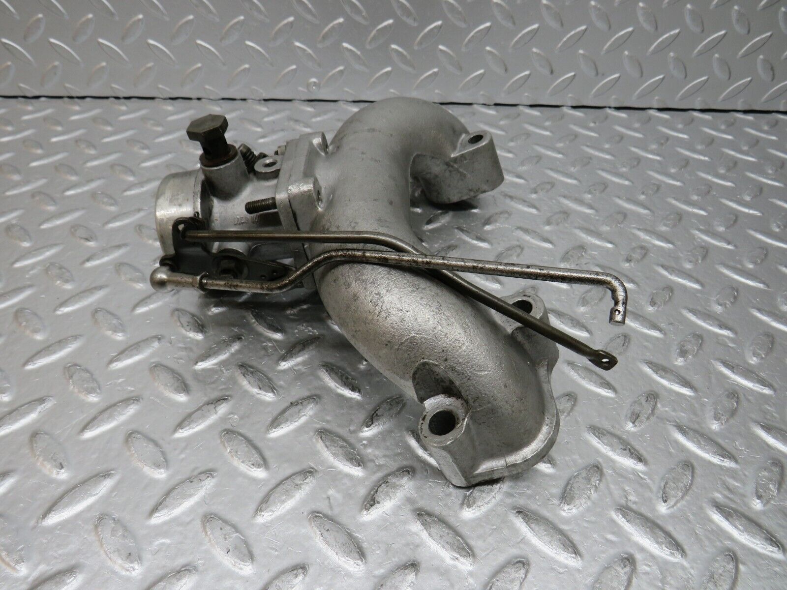 0261 Mercedes-Benz W120 Ponton Throttle Body And Intake Manifold 6360700227