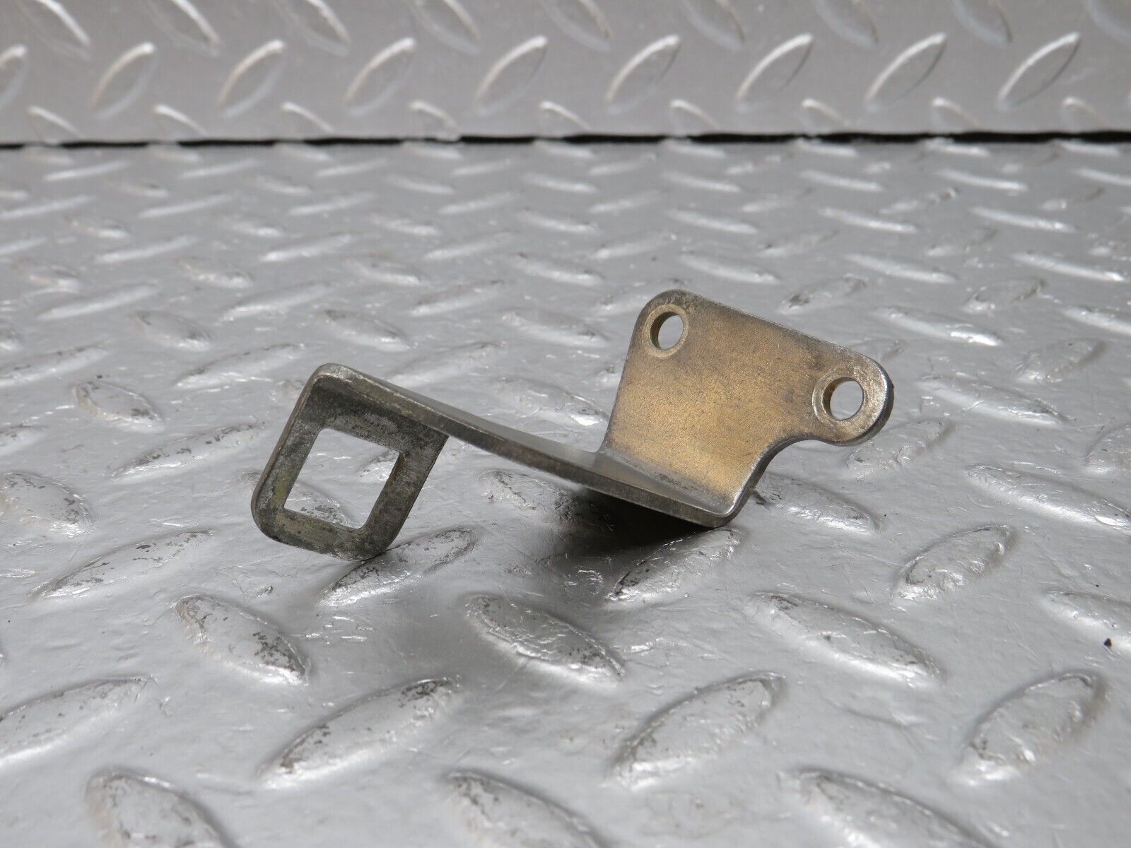 34189 Mercedes-Benz W124 260E Accelerator Cable Bracket Holder