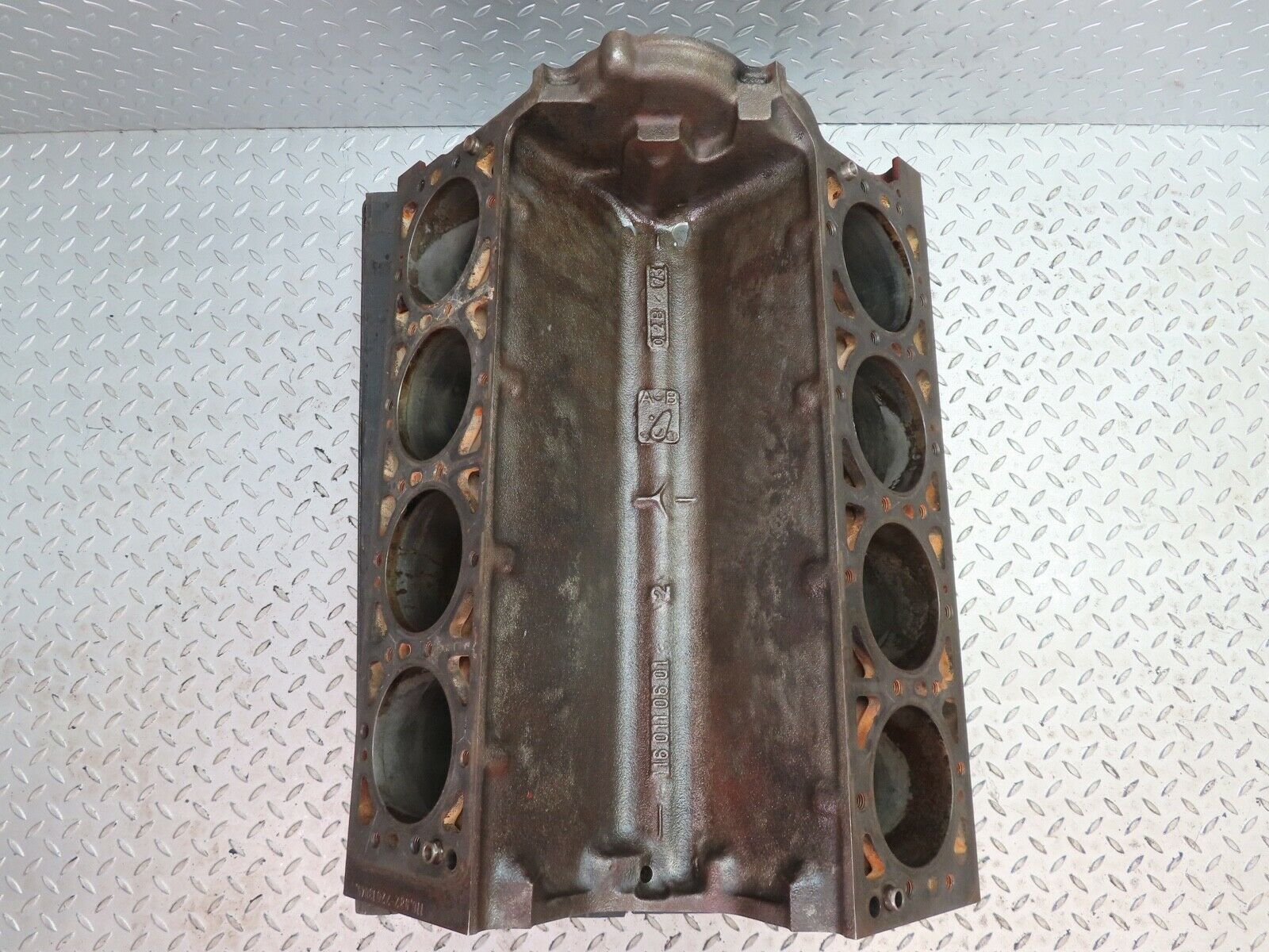 7562 Mercedes-Benz C107 350SLC Coupe Engine Block 1160110601 M116.982