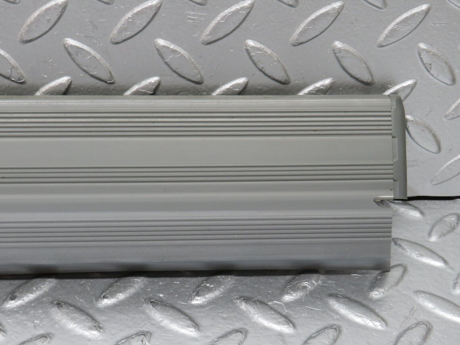 32319 Mercedes-Benz S124 300TE Wagon Rear Left Door Sill Trim