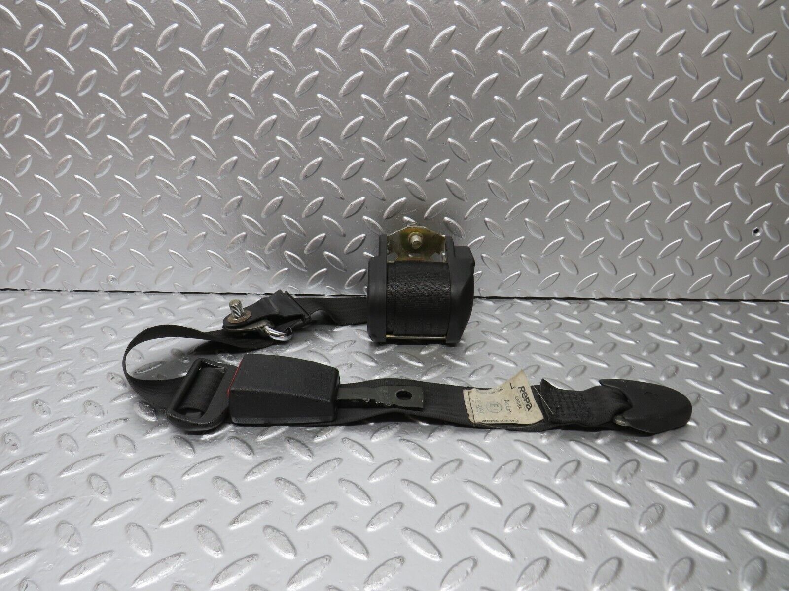 25636 Mercedes-Benz W123 200 Front Left Seat Belt With Buckle 1238602586