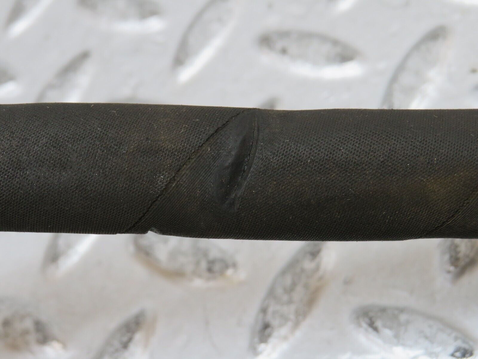 28434 Mercedes-Benz S123 240D Wagon Power Steering Pump Oil Pipe Hose