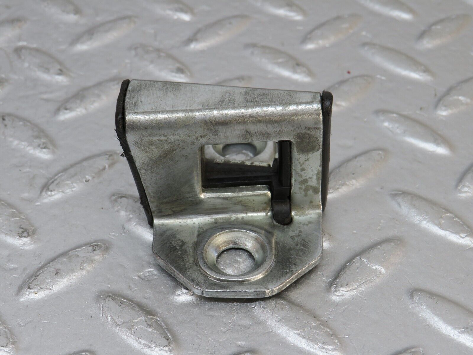 33375 Mercedes-Benz W202 C180 Door Lock Latch