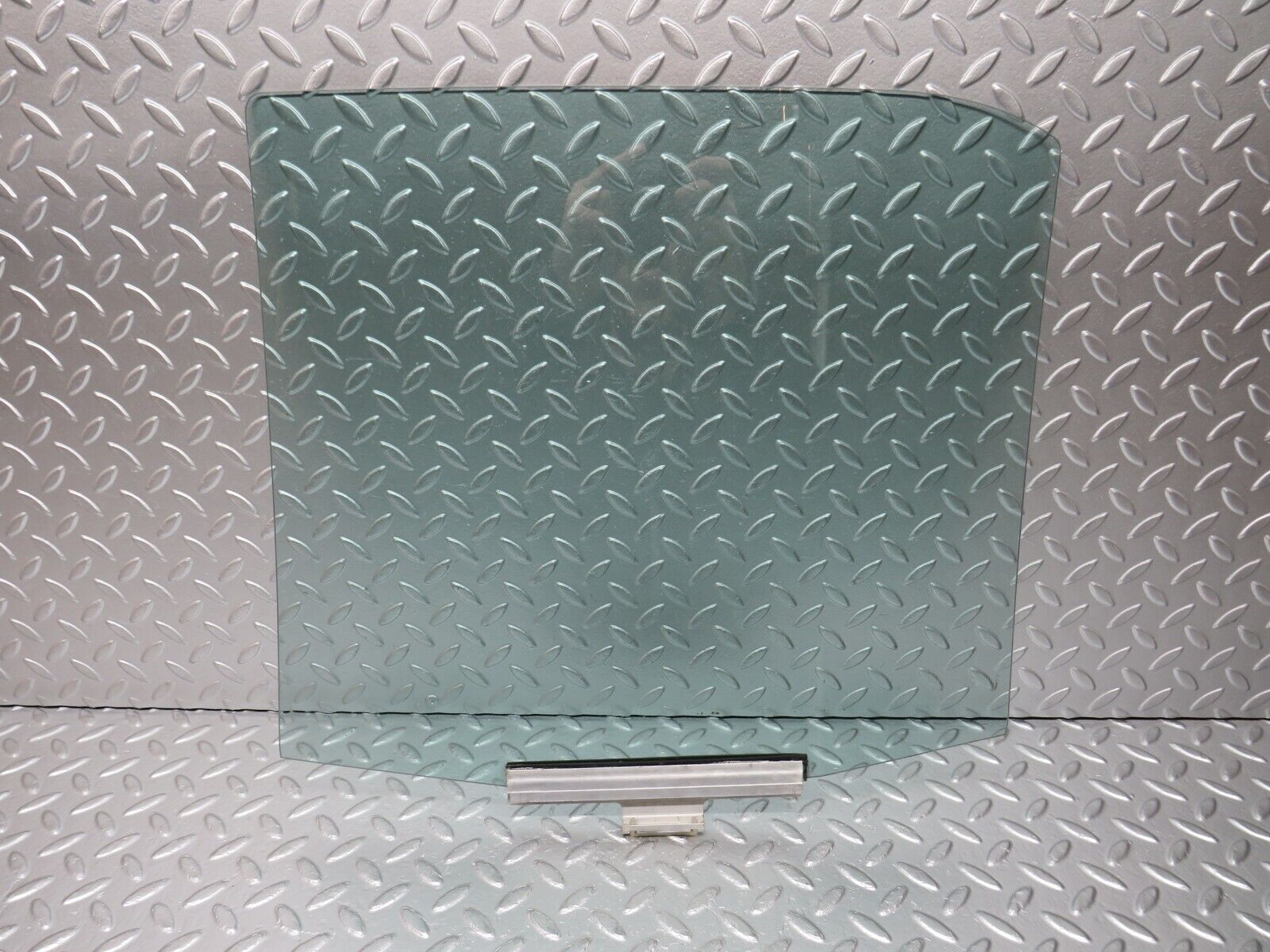 30928 Mercedes-Benz W201 190E 2.0L Rear Right Door Window Glass