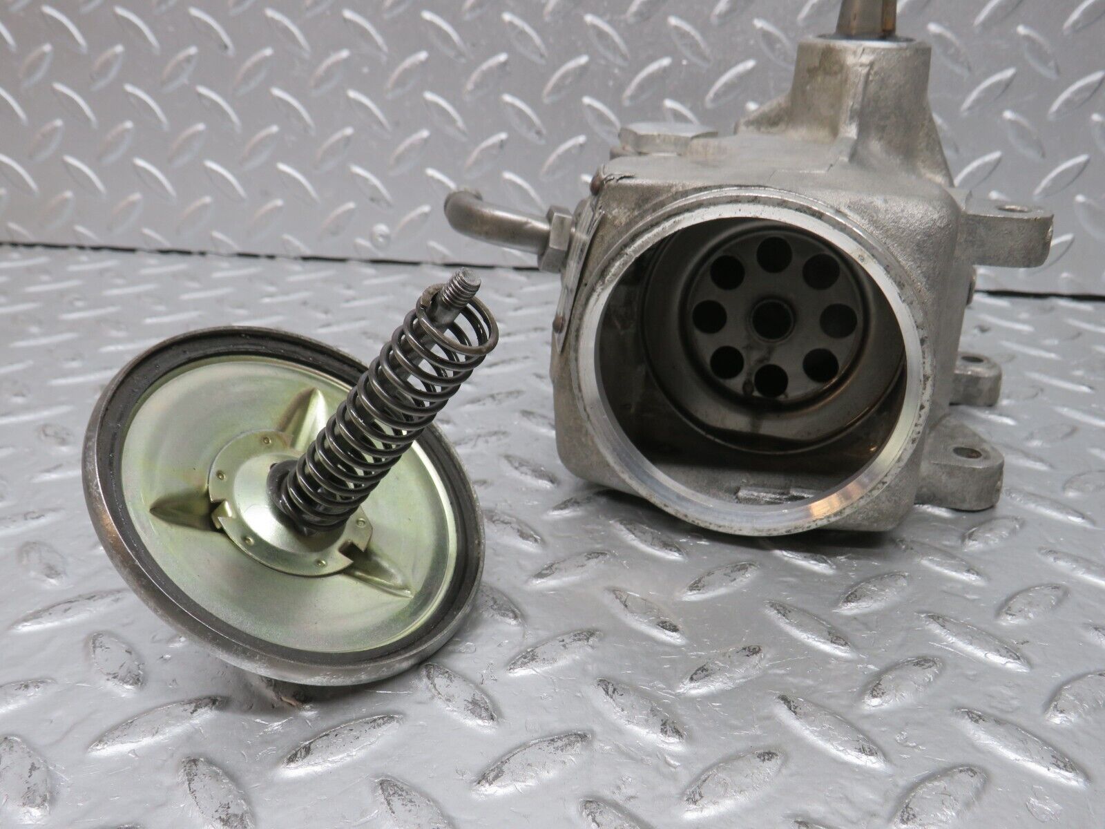 32886 Mercedes-Benz W123 300D Power Steering Pump 1164602480 7672900424