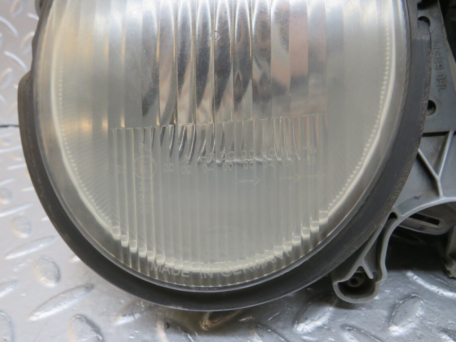 34849 Mercedes-Benz W210 320E Headlight Hella Left Side 15060700 2088000175