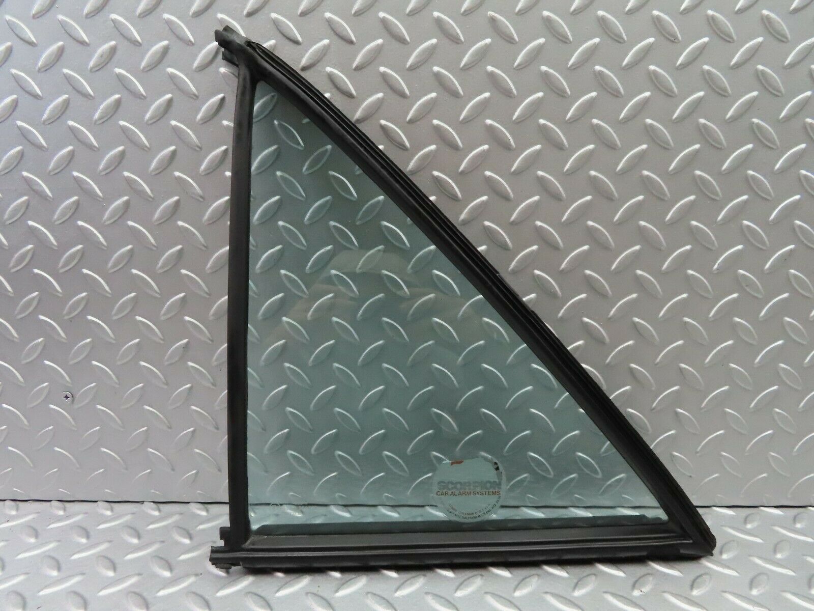 6310 Mercedes-Benz W126 380SE Rear Left Quarter Window Glass