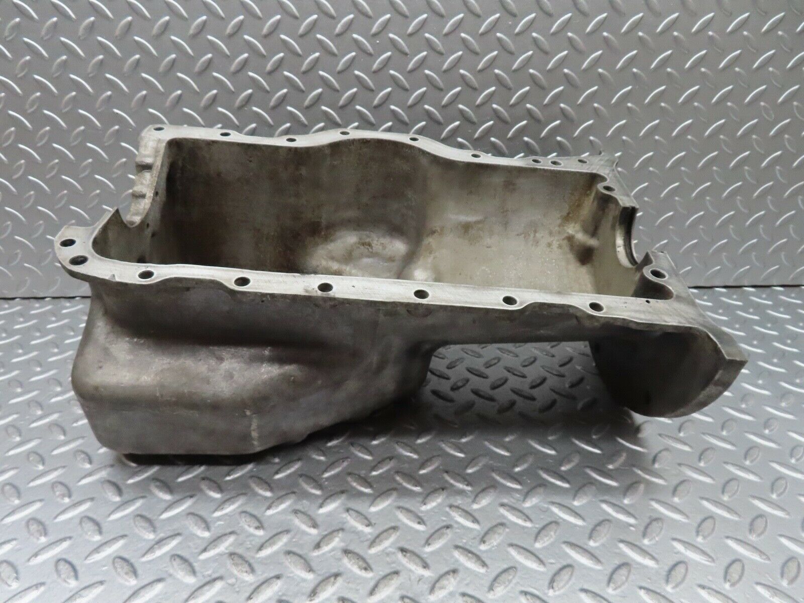 18551 Mercedes-Benz W136 170V Oil Pan Oil Sump 1810101813