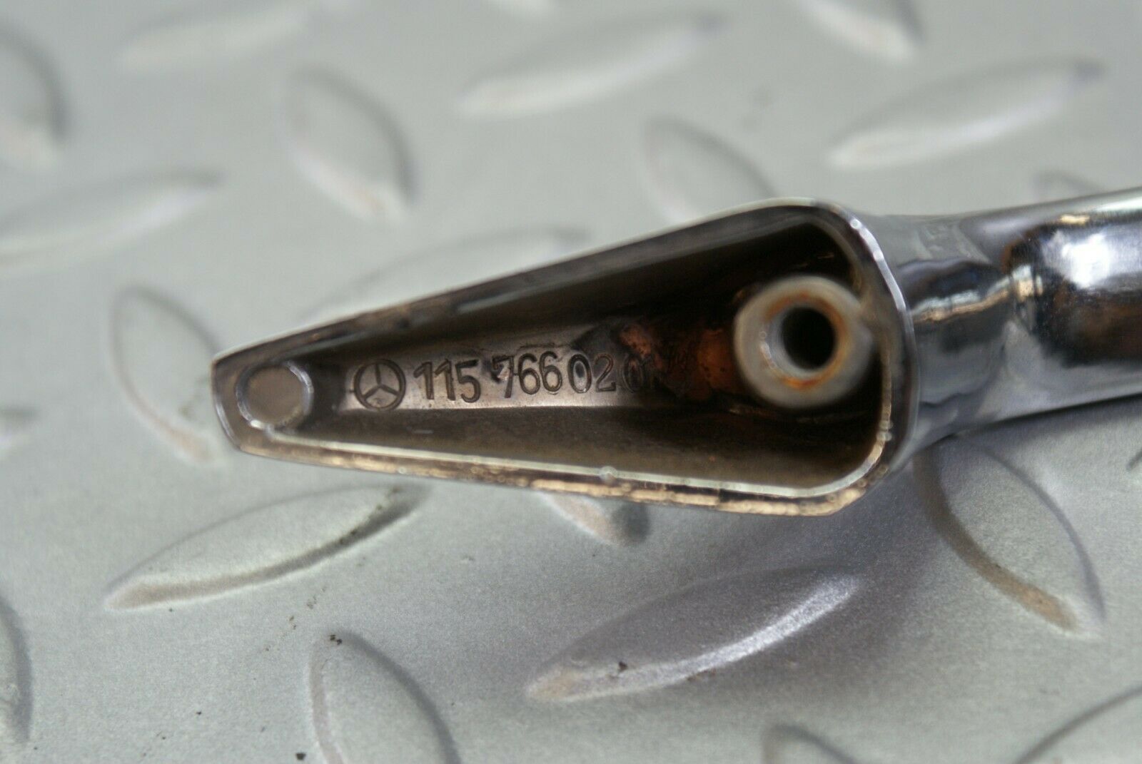 3104 Mercedes-Benz W115 220D Door Handle Front Right 1157660201