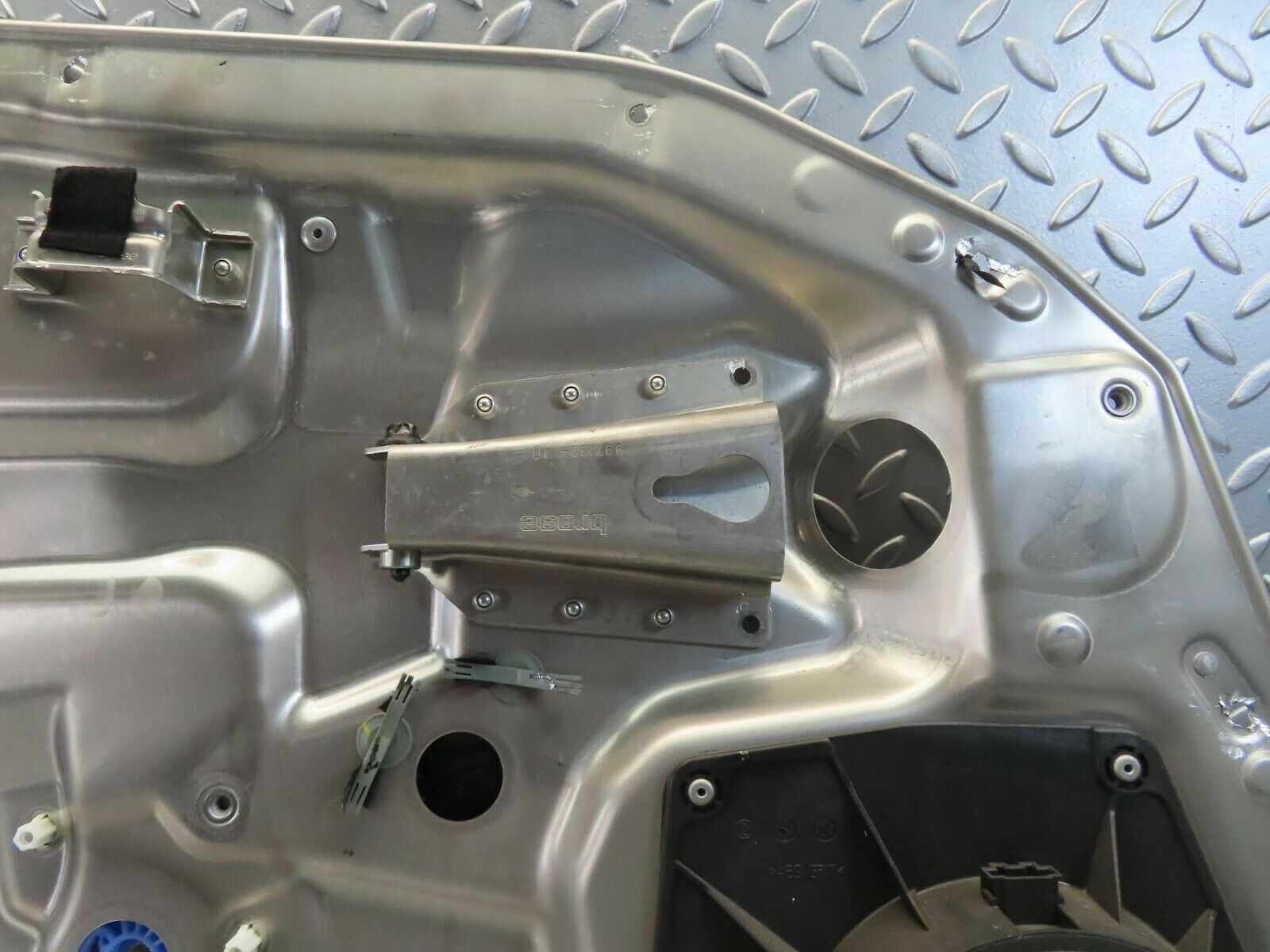 11168 Mercedes-Benz W221 S320 Front Left Door Window Regulator 2218203202