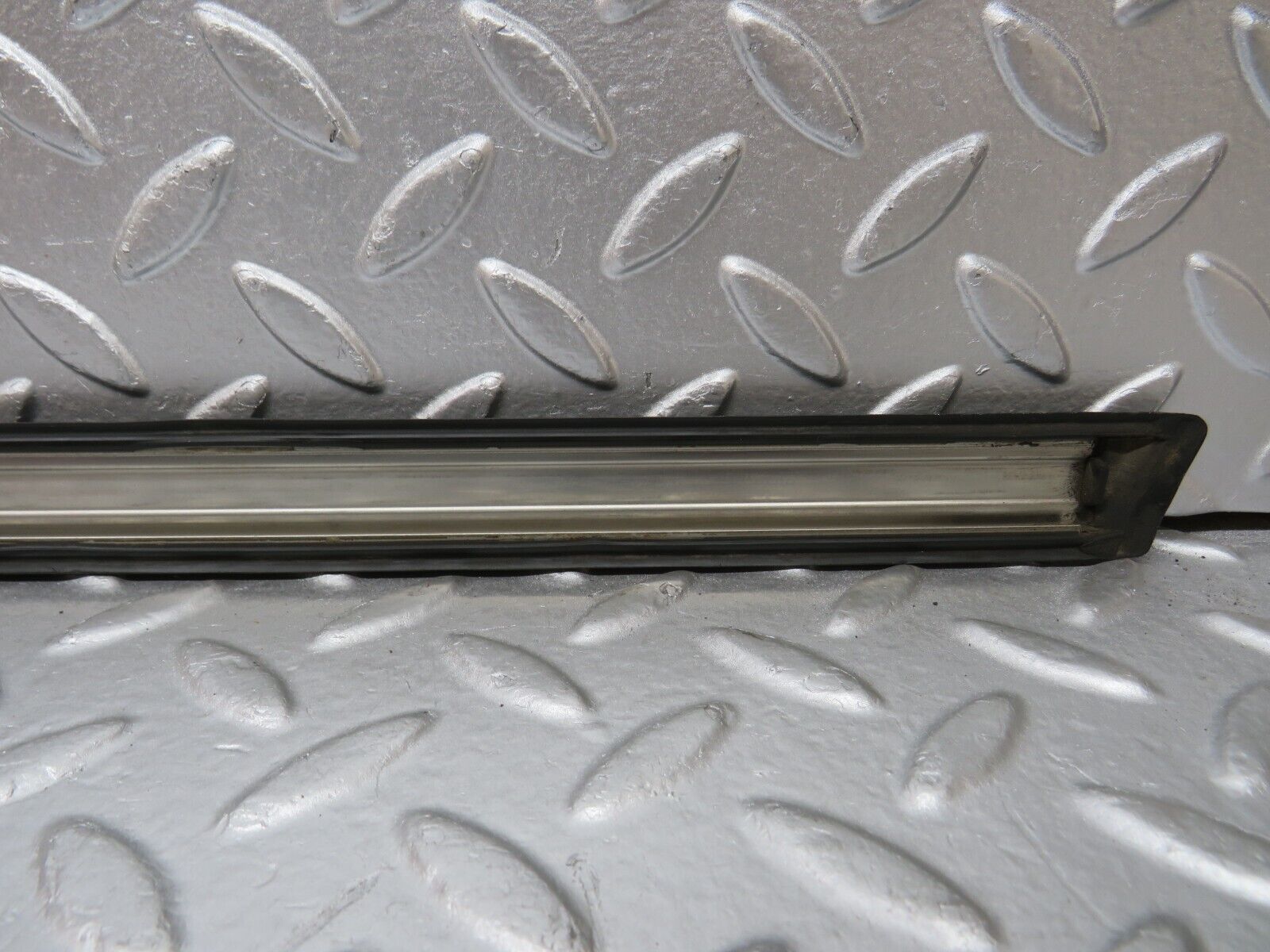 30790 Mercedes-Benz W201 190E 2.0L Rear Right Fender Wing Centre Moulding Trim