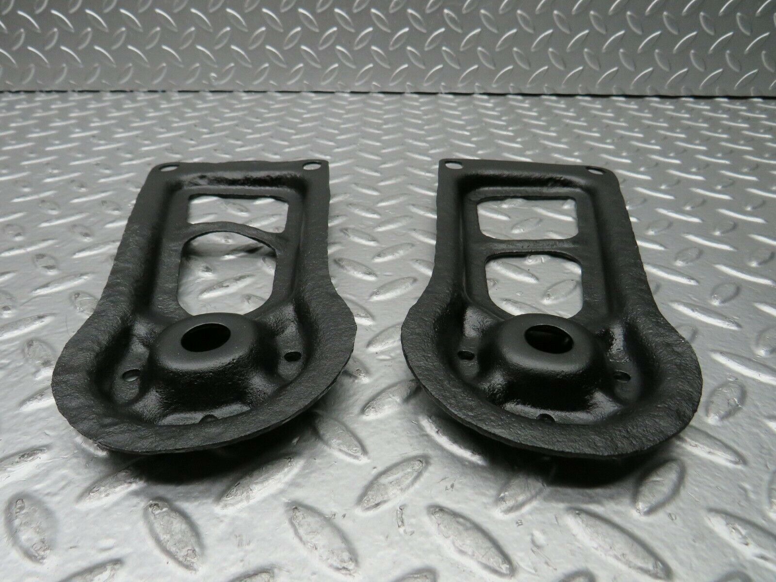 23059 Mercedes-Benz C123 230CE Coupe Rear Suspension Axle Mounting Bracket