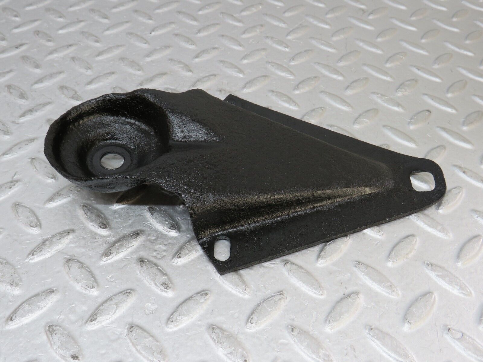 35786 Mercedes-Benz W108 Rear Suspension Axle Mounting Bracket