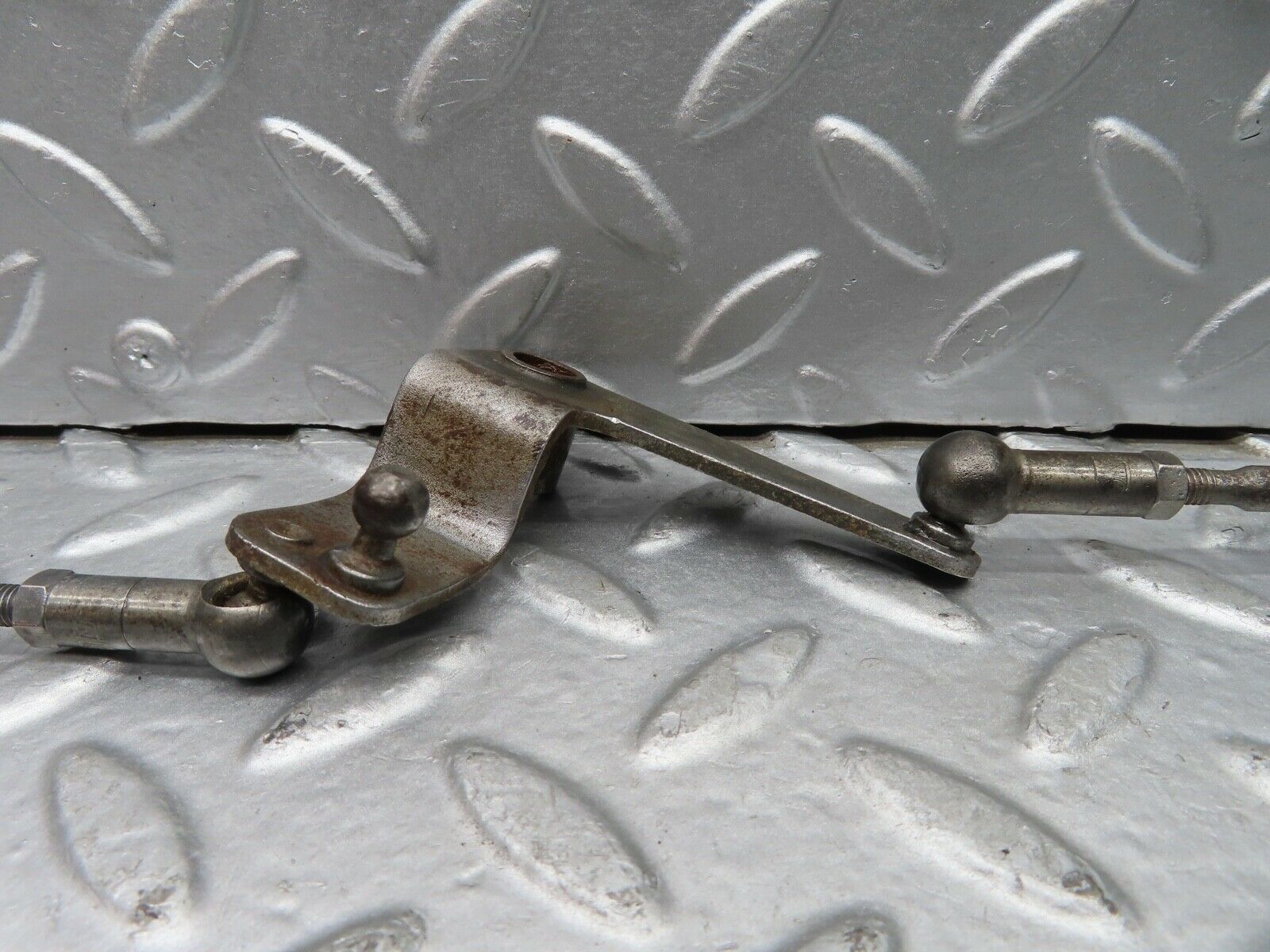 21015 Mercedes-Benz W114 250CE Coupe Throttle Linkage