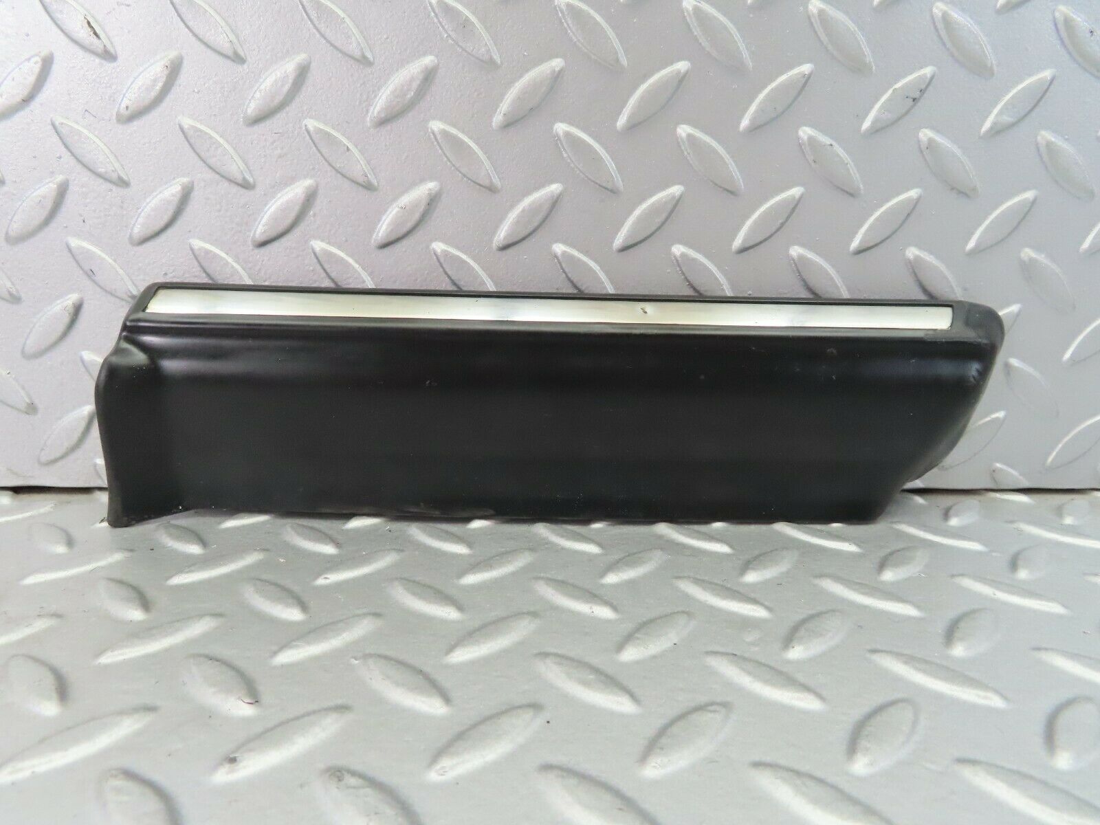 7506 Mercedes-Benz S123 230TE Wagon Front Right Fender Wing Lower Trim