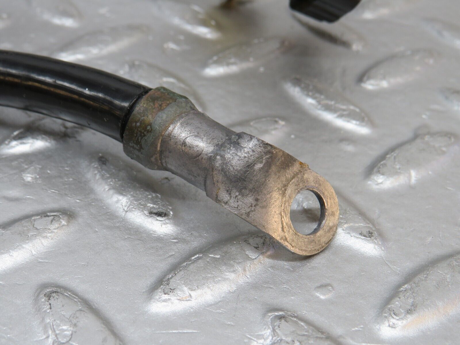 38255 Mercedes-Benz R129 280SL Coupe Battery Negative Cable Connector 1295400031