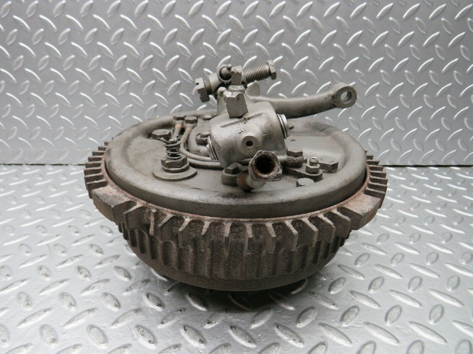 21948 Mercedes-Benz W121 190b Ponton Front Left Wheel Hub