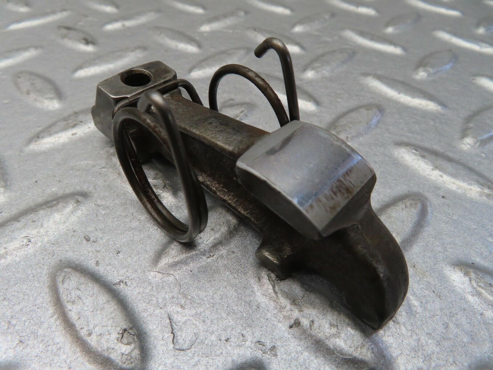 13377 Mercedes-Benz W111 230S Valve Rocker Arm With Retaining Spring