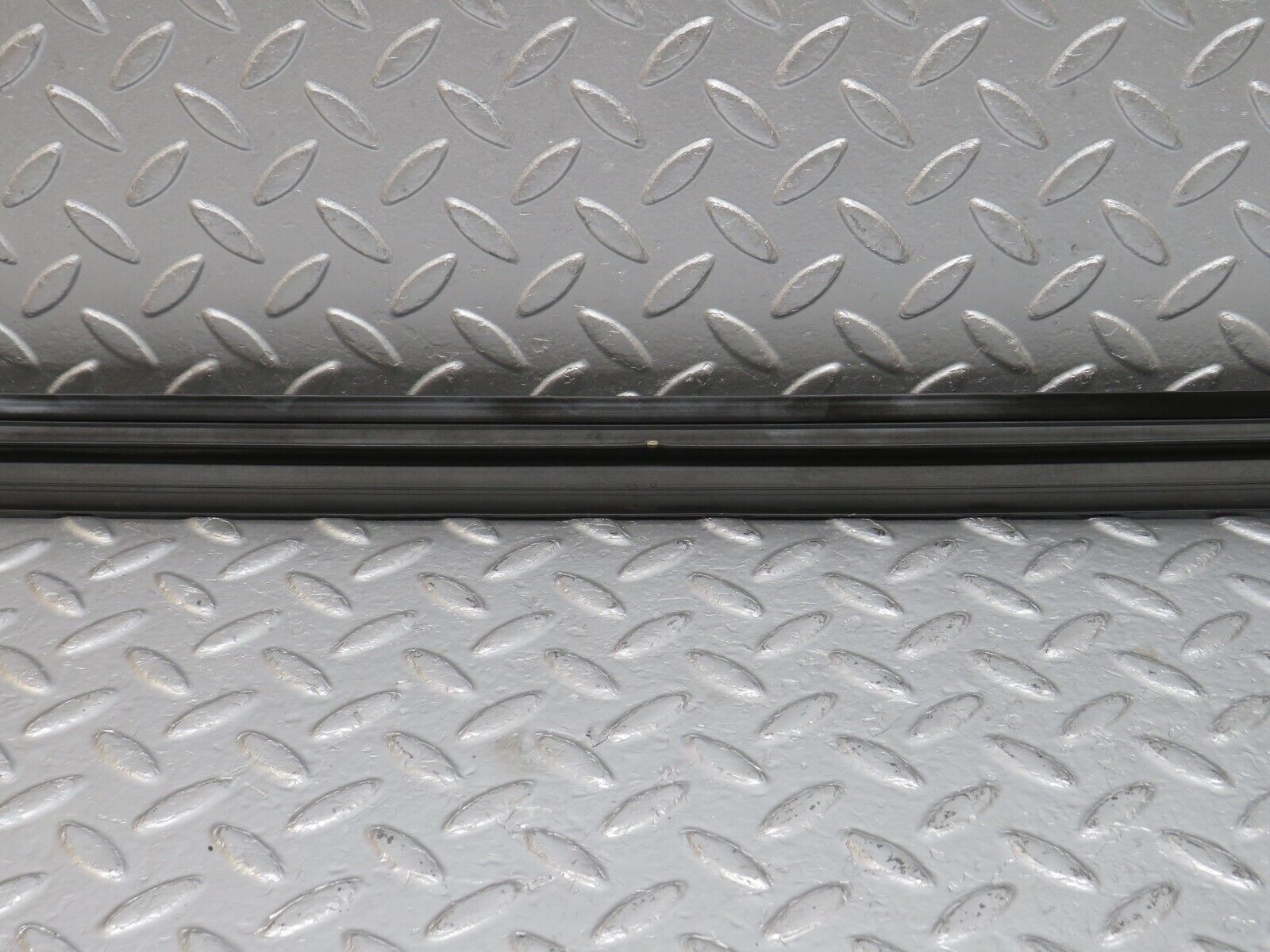 34223 Mercedes-Benz W124 260E Rear Windscreen Lower Rubber Seal