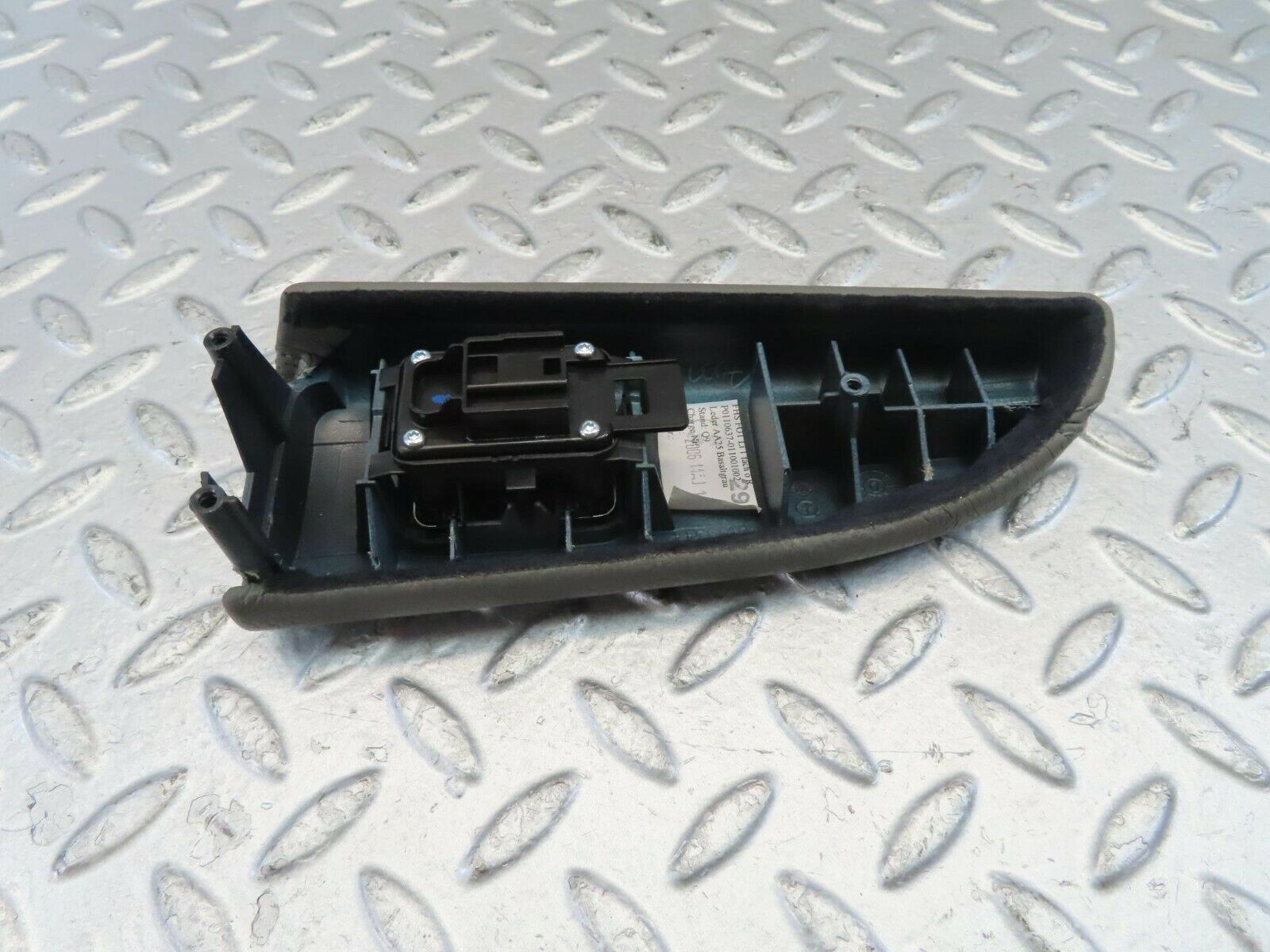 11190 Mercedes-Benz W221 S320 Rear Left Window Control Switch P0110637