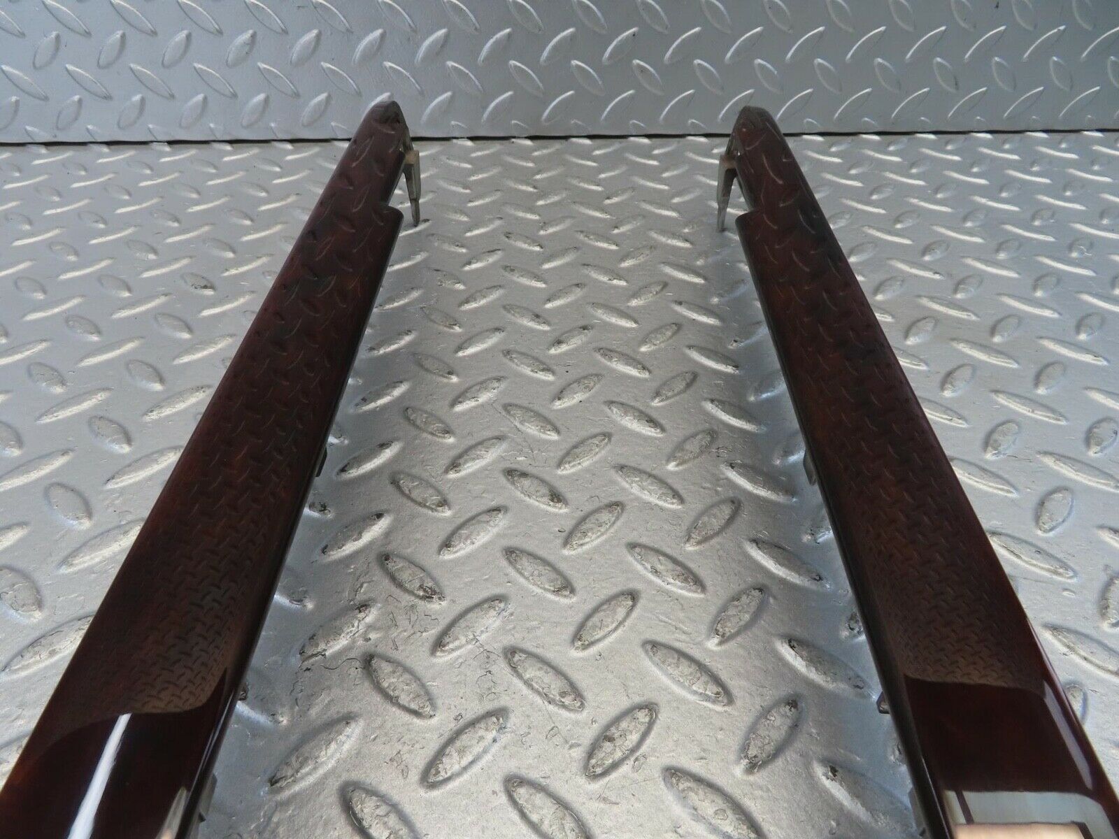 11117 Mercedes-Benz W221 S320 Centre Armrest Surround Trim Frame 2216800234