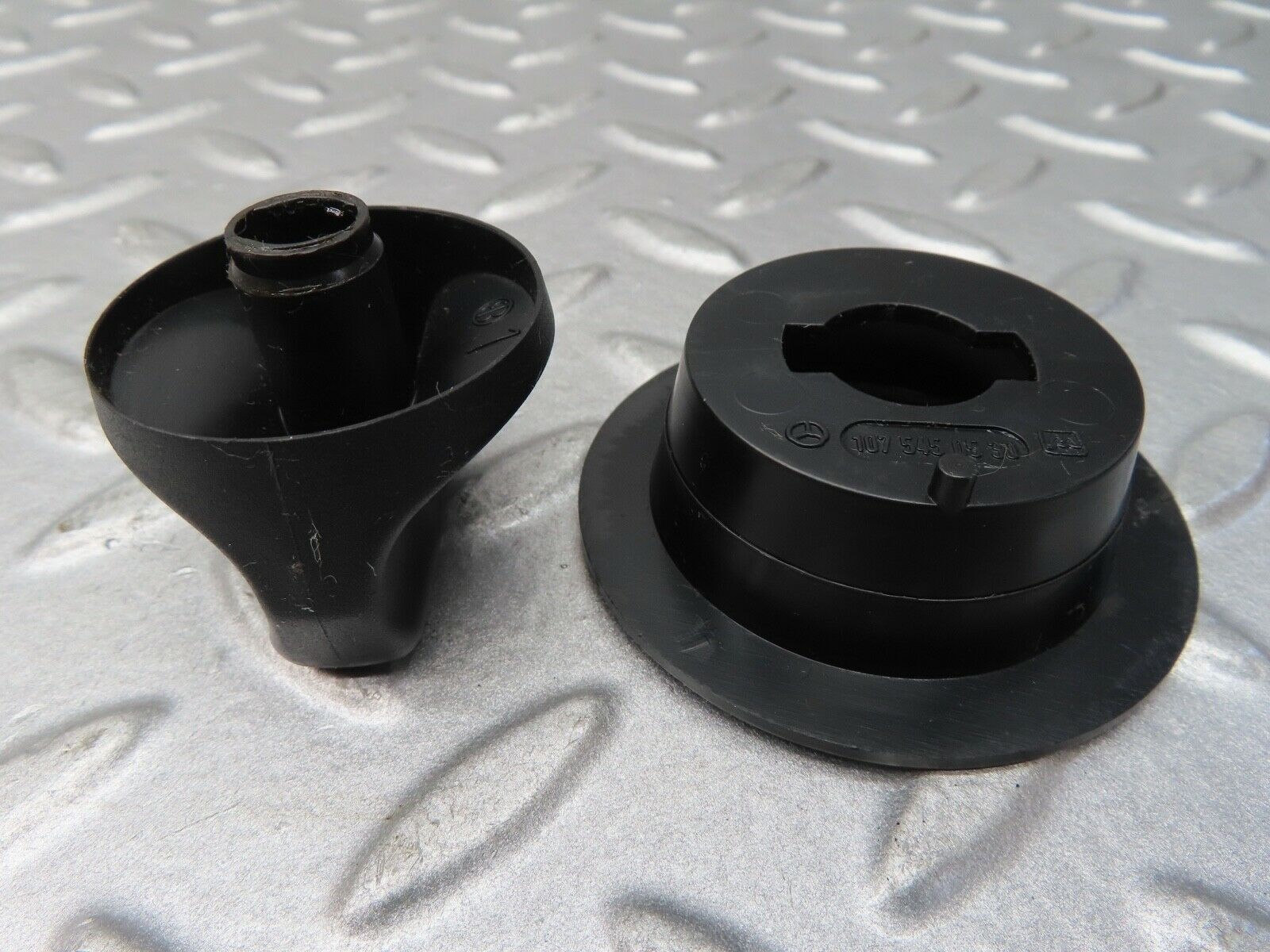 17004 Mercedes-Benz C123 280CE Coupe Headlight Switch Knob 1075450530