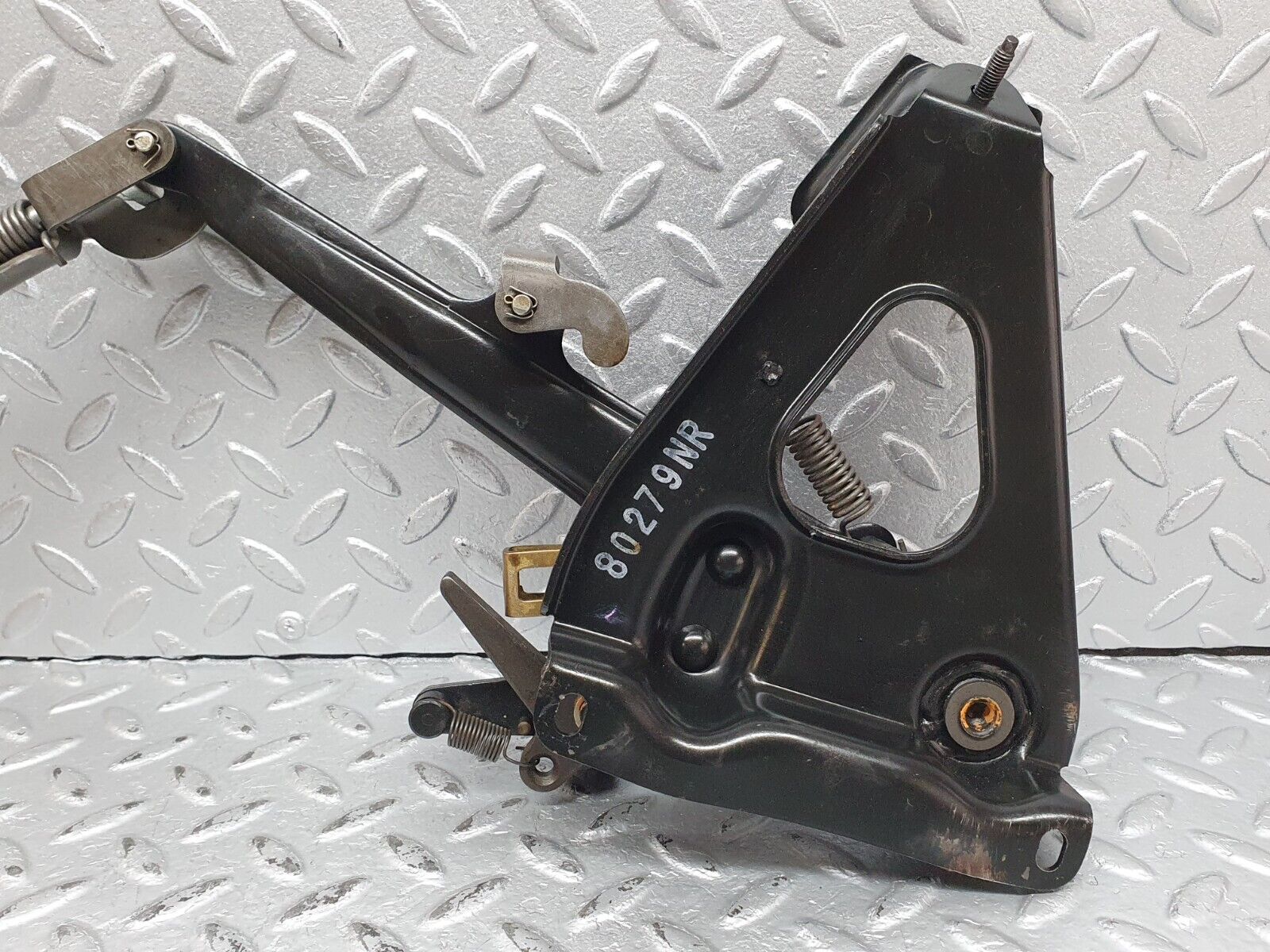 41211 Mercedes-Benz W126 300SE Handbrake Regulator