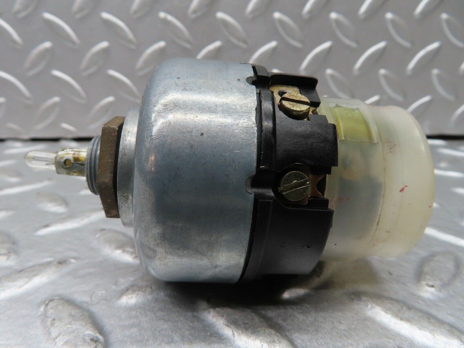 19066 Mercedes-Benz W123 300D Headlight Switch