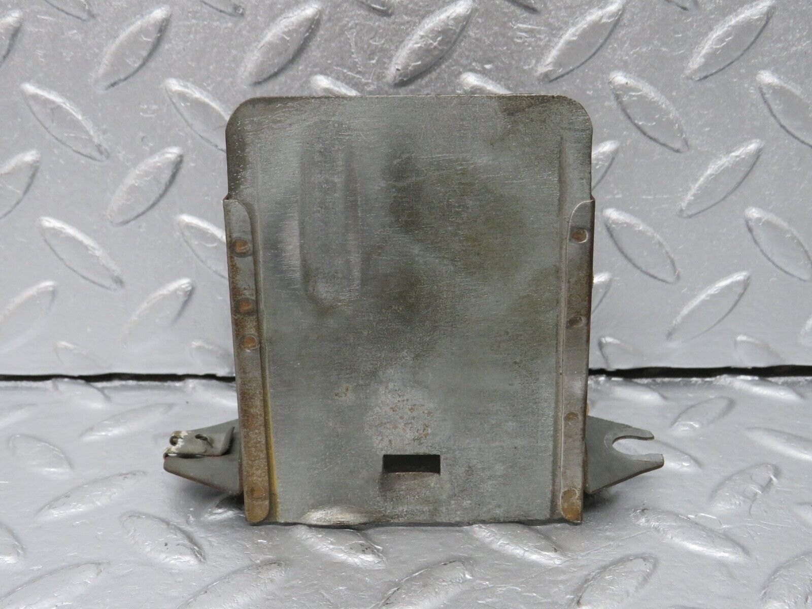 40332 Mercedes-Benz W110 230 Ashtray Frame