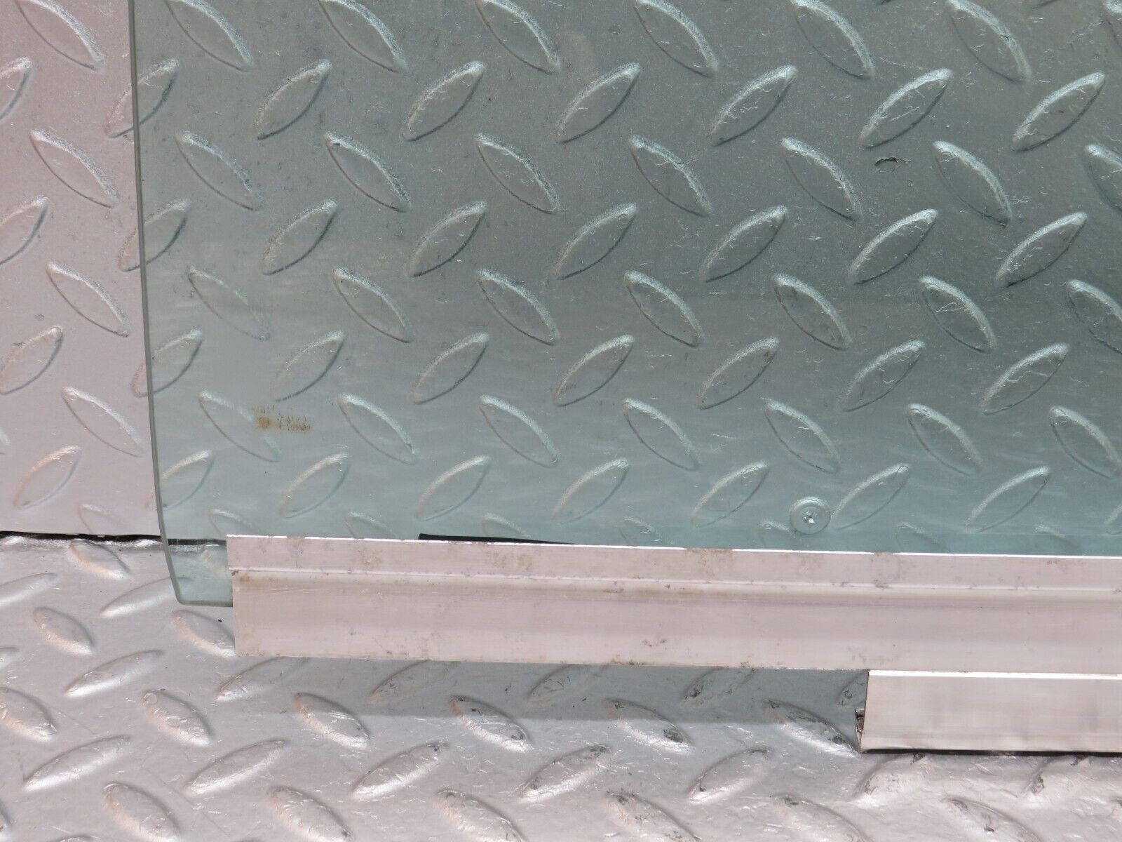 36040 Mercedes-Benz W126 420SE Rear Left Door Window Glass