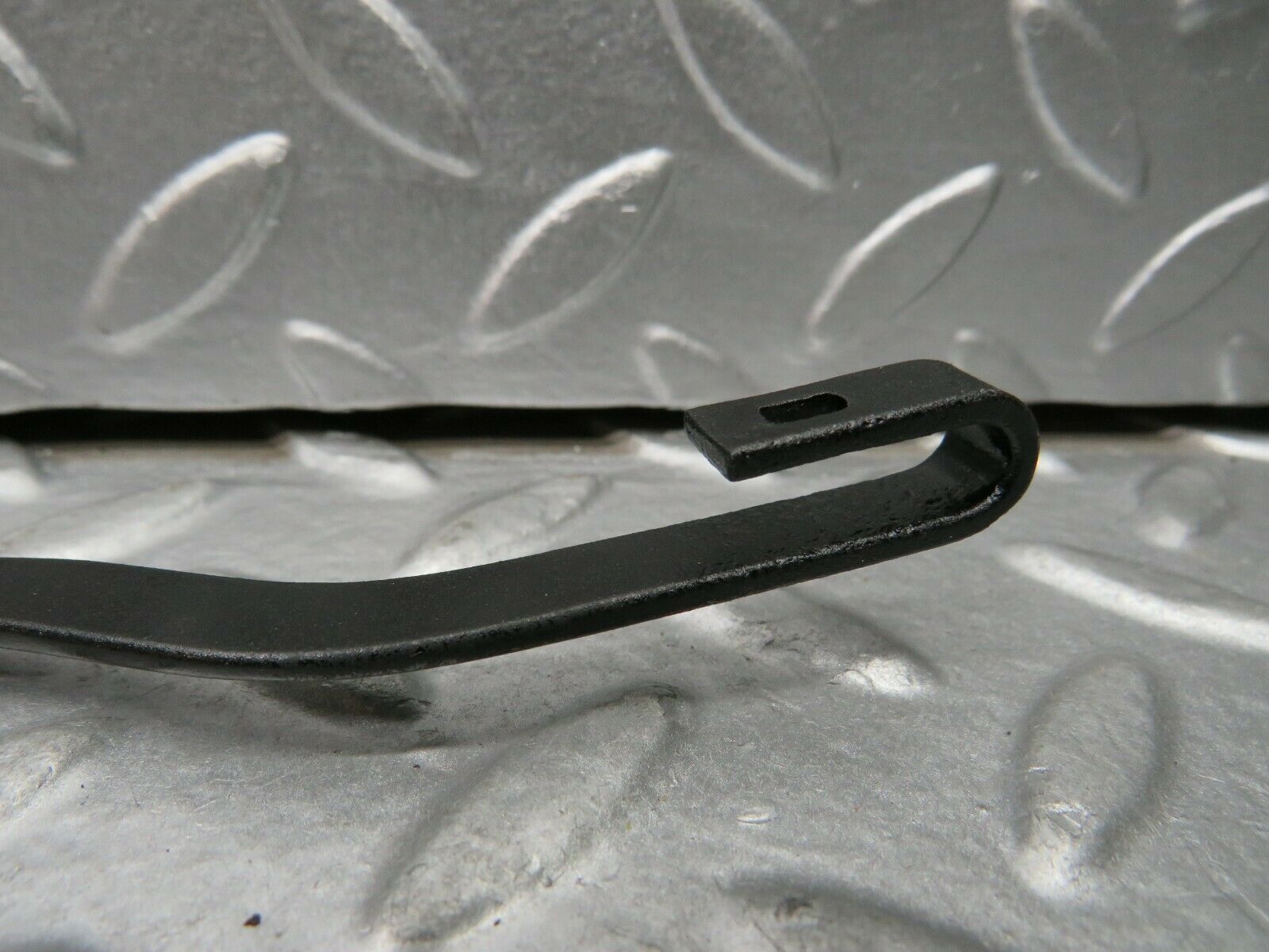 22123 Mercedes-Benz S123 280TE Wagon Right Side Wiper Arm Bosch 3399990553