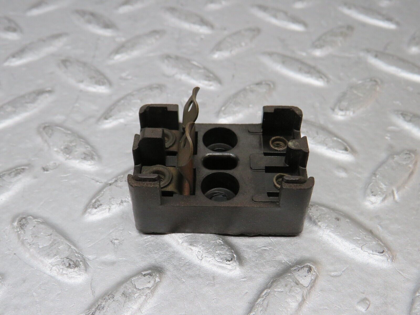 37322 Mercedes-Benz W109 300SEL Fuse Box Connector