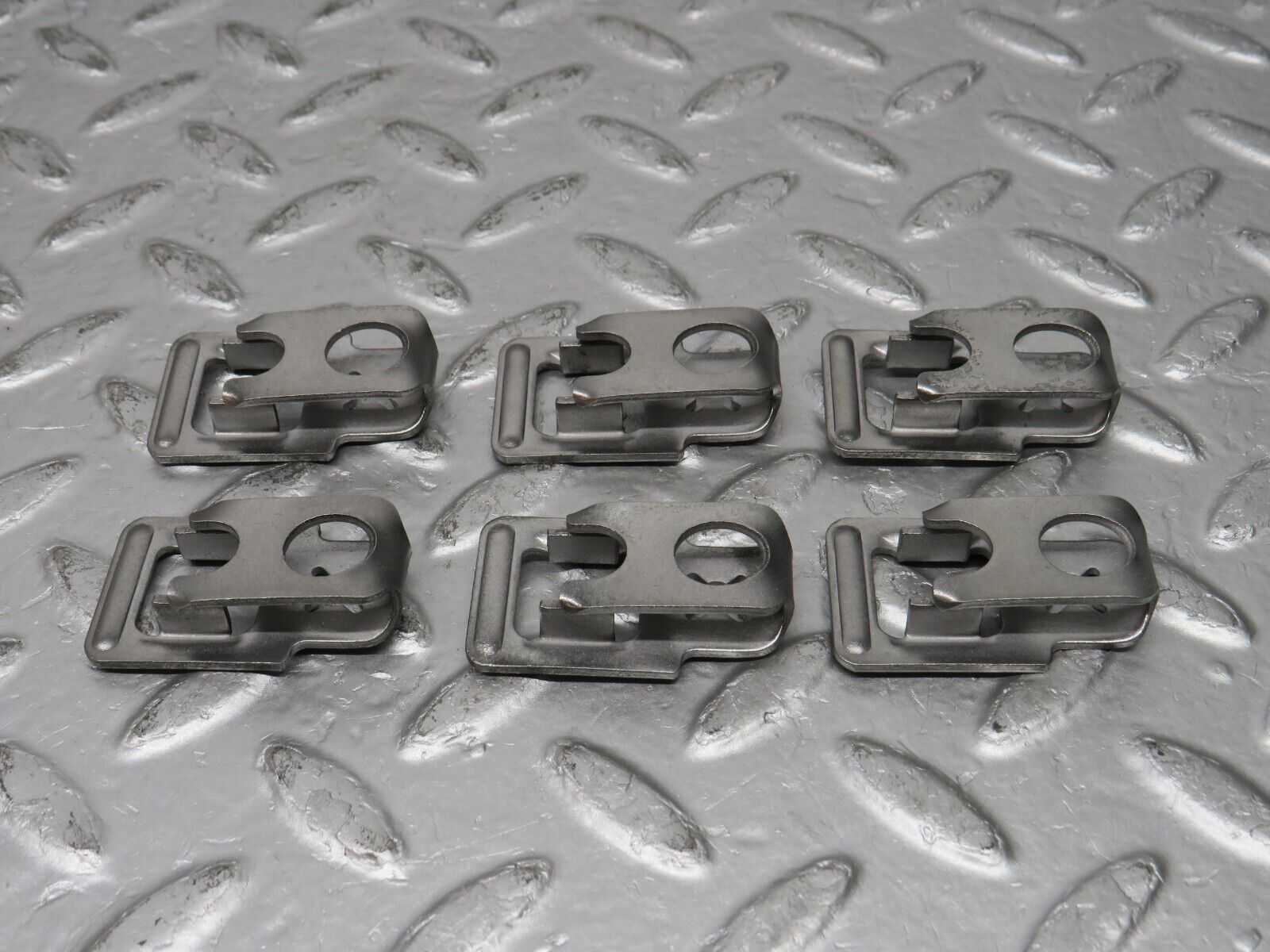 32701 Mercedes-Benz S124 300TE Wagon Fuel Injector Bracket Holder Set