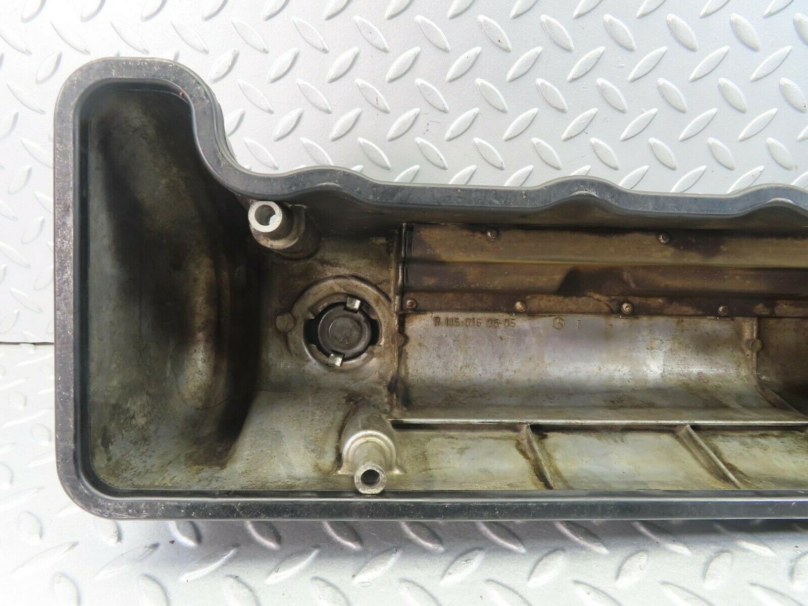 8550 Mercedes-Benz W115 Cylinder Head Valve Cover 1150160605