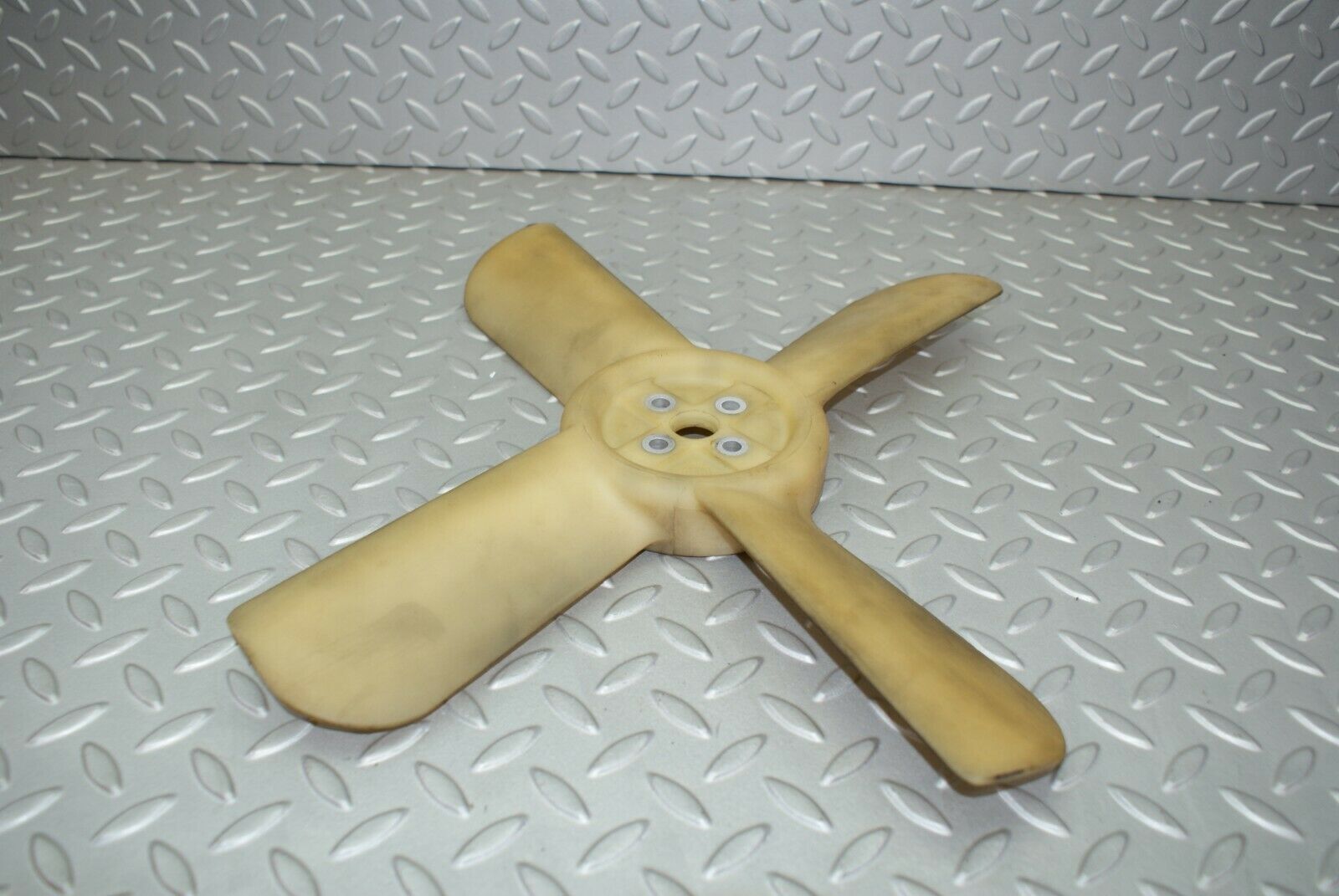 3118 Mercedes-Benz W115 220D Engine Cooling Fan 1082050906