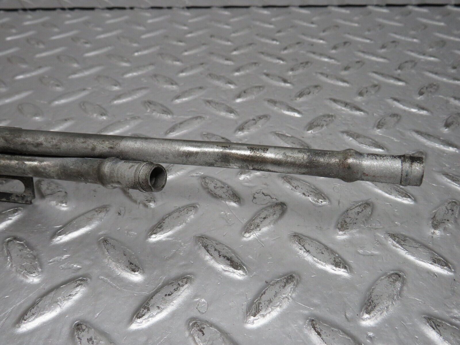 32718 Mercedes-Benz S124 300TE Wagon Oil Cooling Pipe
