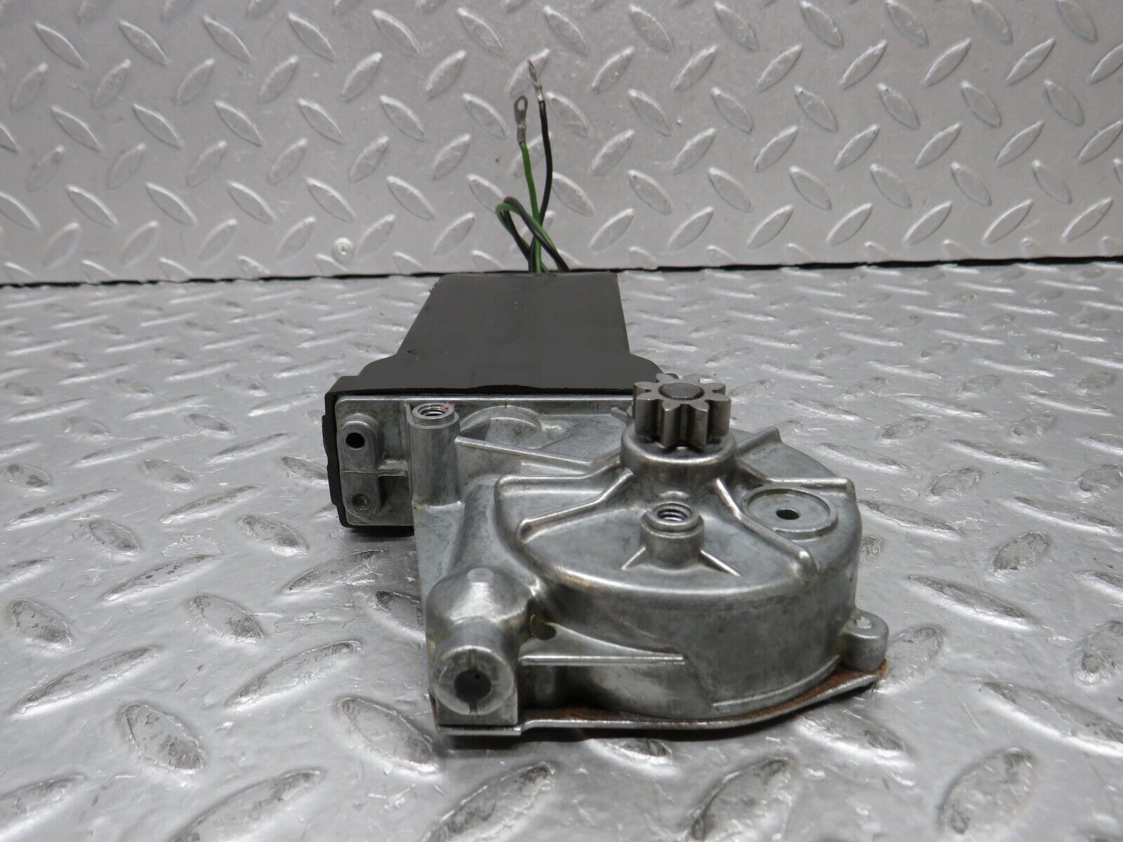 37420 Mercedes-Benz W109 300SEL Rear Left Window Regulator Motor Bosch 0132001101