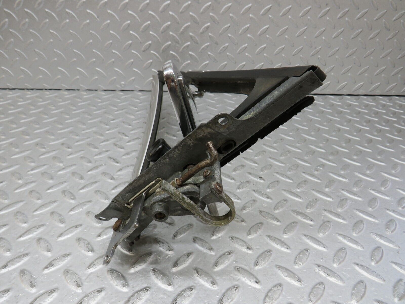 35798 Mercedes-Benz W108 Front Left Quarter Window