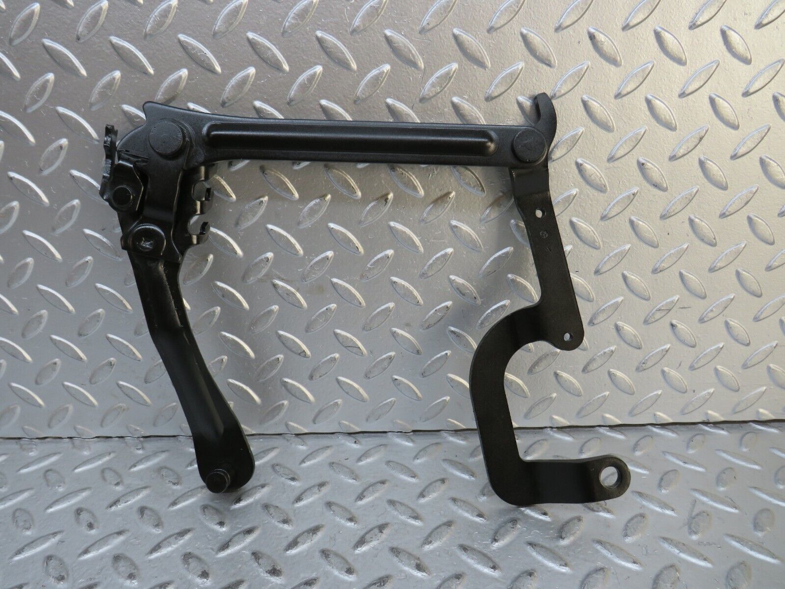 28788 Mercedes-Benz W123 230E Bonnet Hinge Right Side