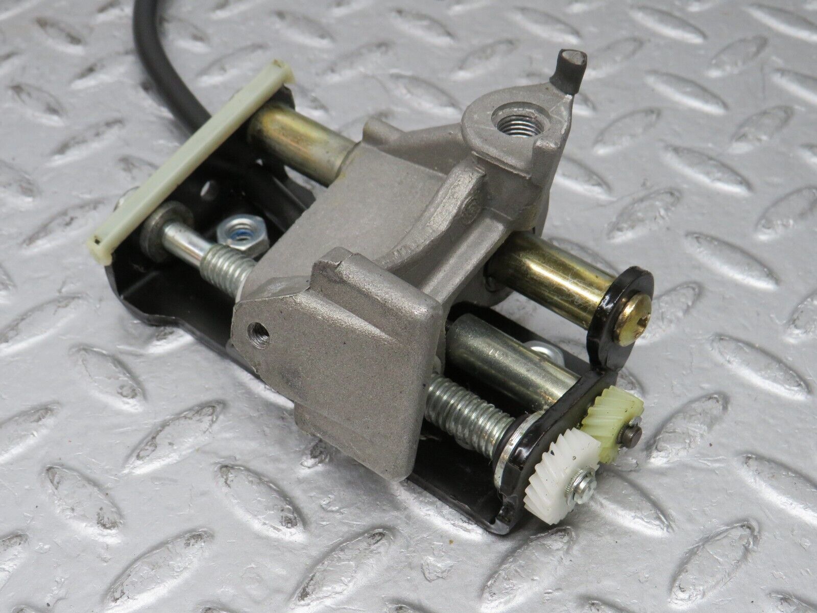 36820 Mercedes-Benz R129 300SL-24 Front Right Seat Adjustment Motor Bosch 1298200742 0390206653