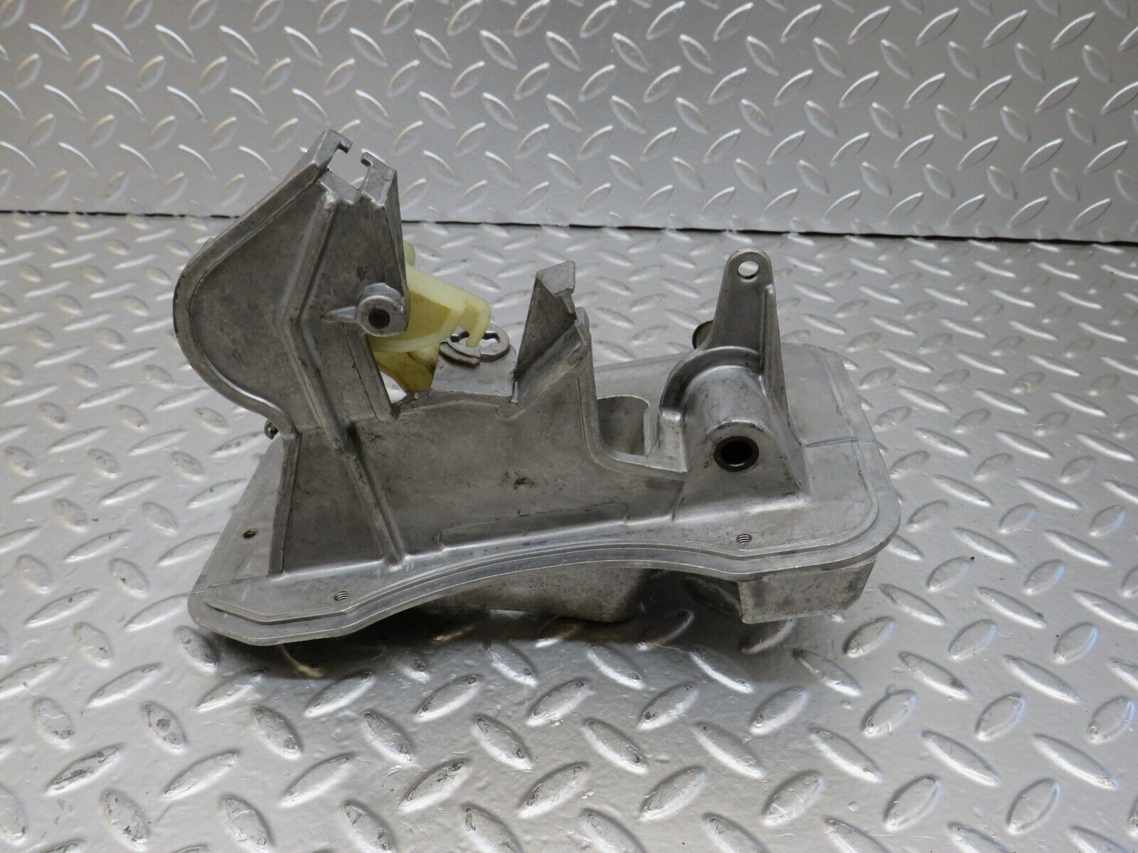 24735 Mercedes-Benz W140 S320 Brake Pedal Bracket 1402902819