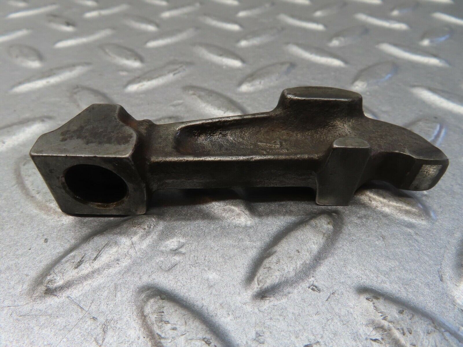 13377 Mercedes-Benz W111 230S Valve Rocker Arm With Retaining Spring