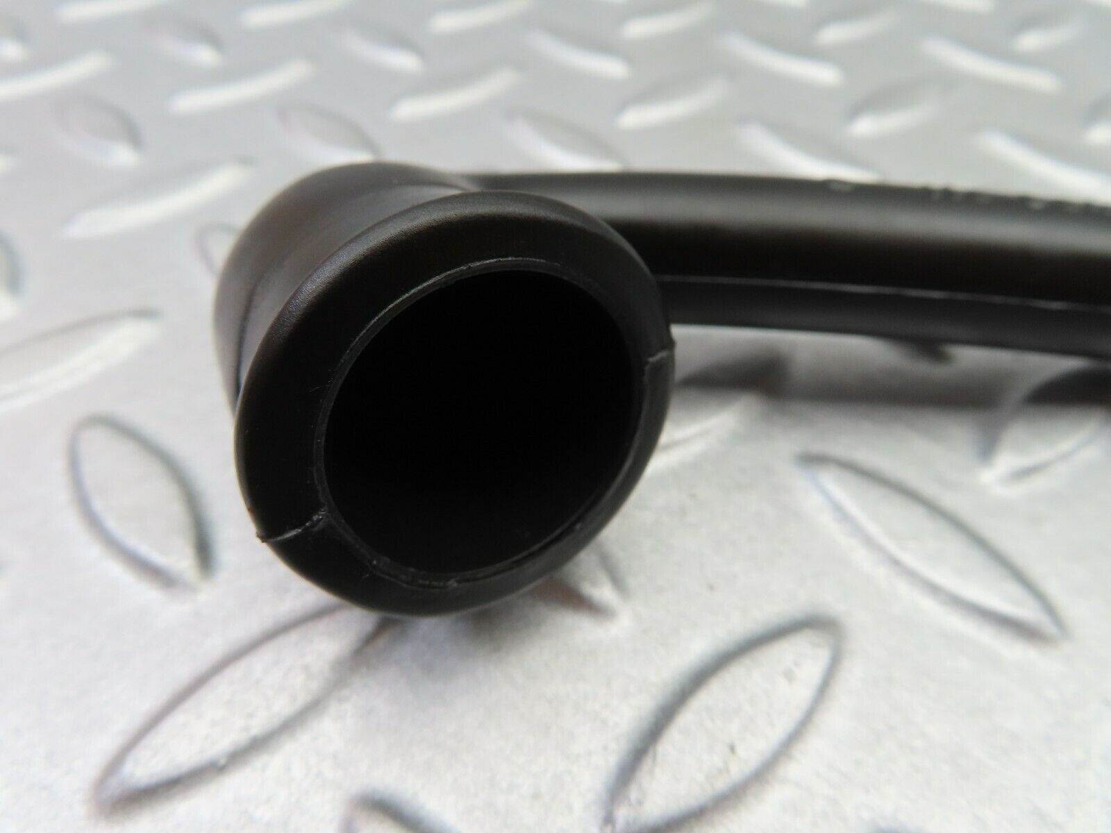 6159 Mercedes-Benz W126 380SE Air Hose For Valve Cover 1160940591