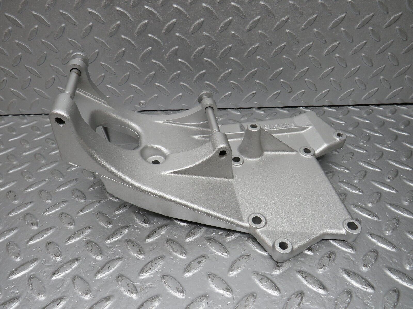 39607 Mercedes-Benz R129 320SL Coupe Alternator Generator Mount Bracket 1041550635