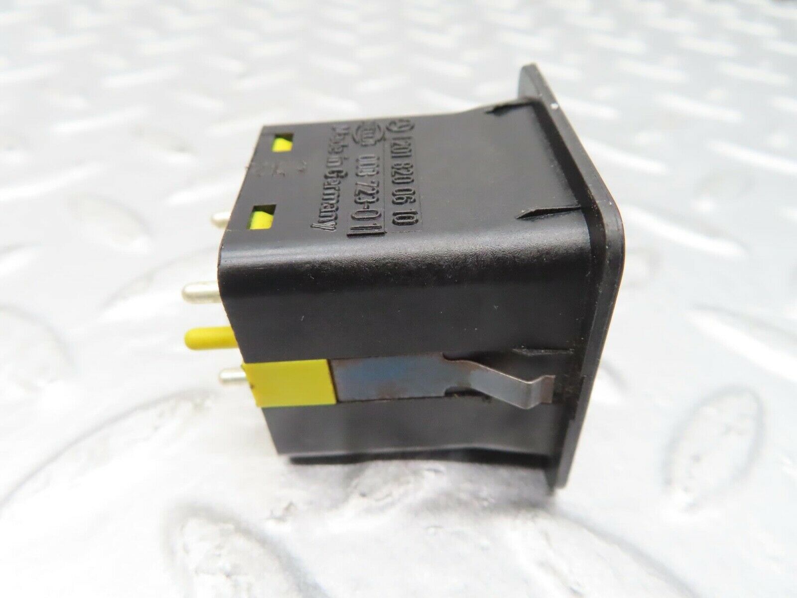 16102 Mercedes-Benz W123 280E Mirror Control Switch 2018200610