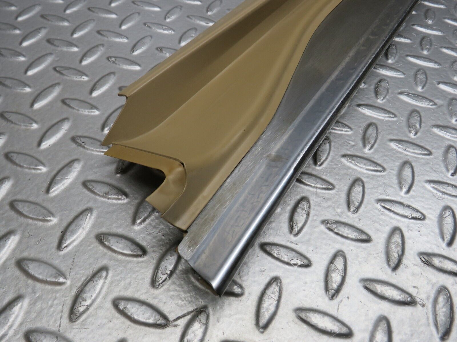 38236 Mercedes-Benz R129 280SL Coupe Right Door Sill Beige 1296800435