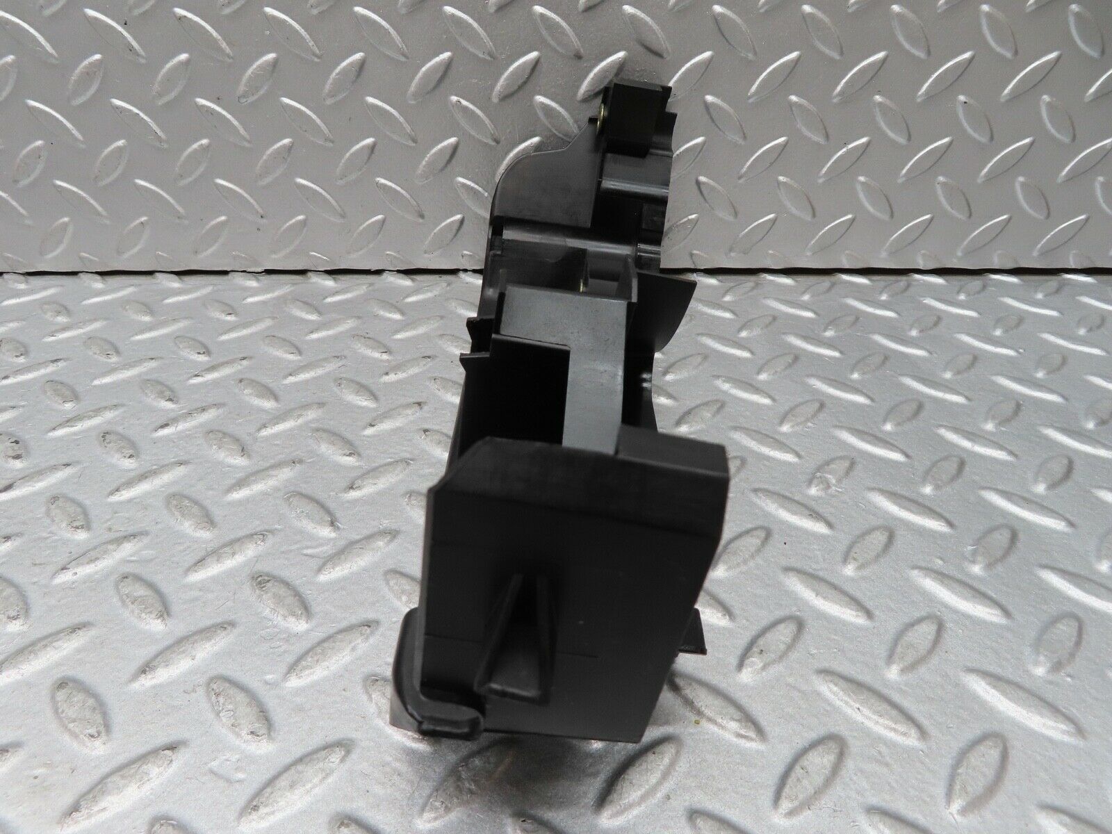 17369 Mercedes-Benz R129 300SL Coupe Ignition Suppressor Housing 1041580485