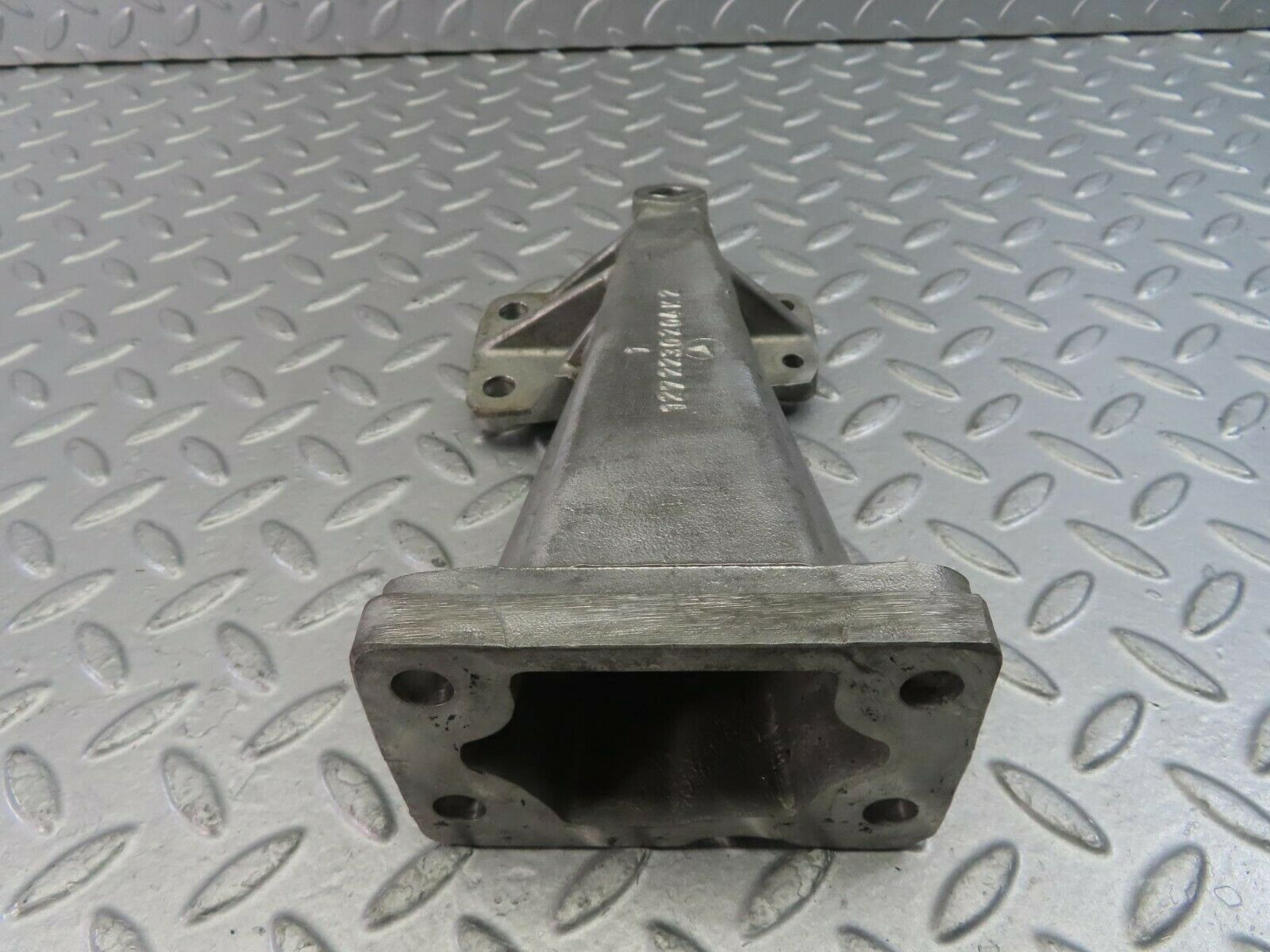 10167 Mercedes-Benz W111 280SE Engine Mount Bracket Left Side 1272230204