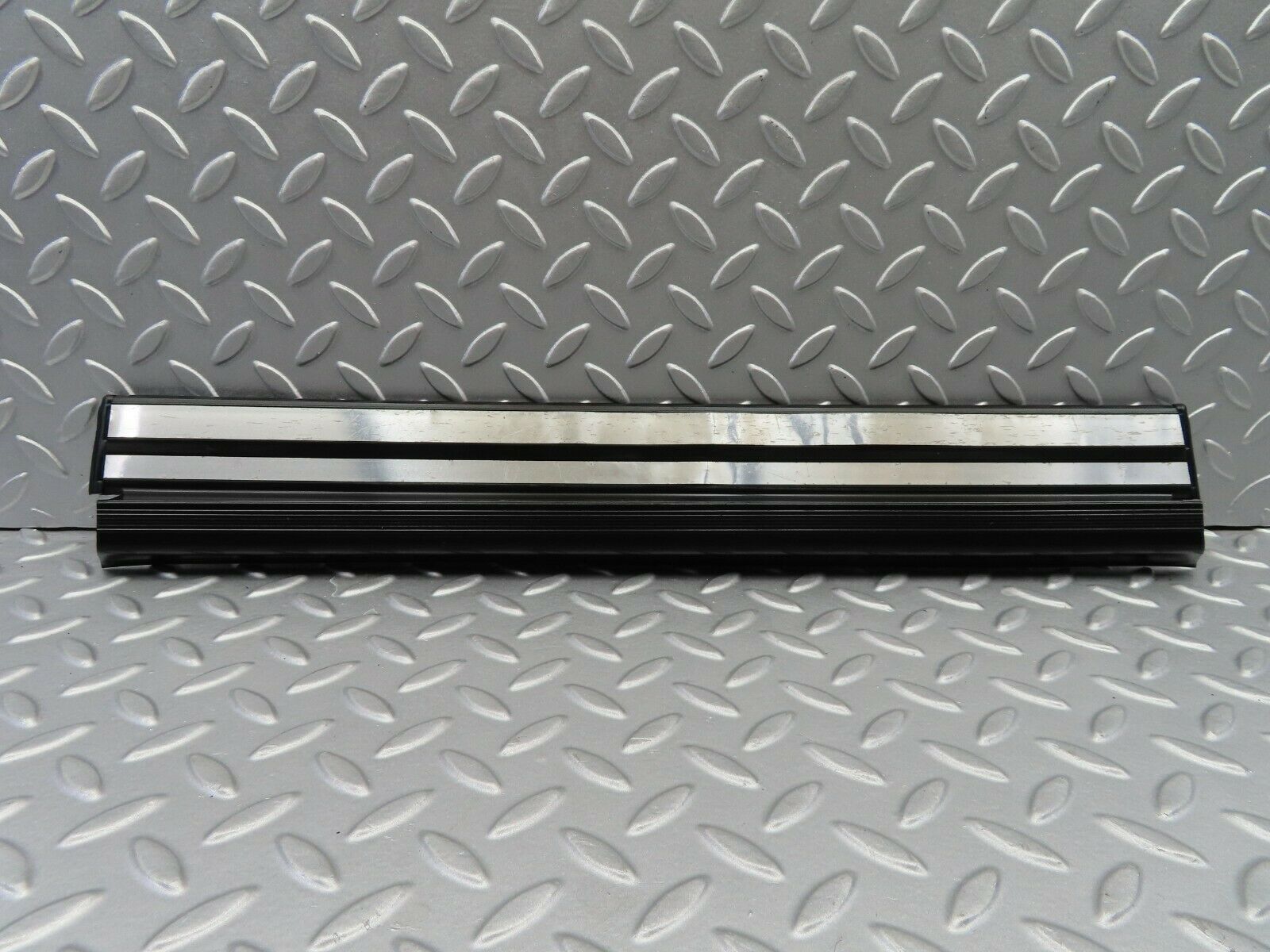 6550 Mercedes-Benz S124 E220 Wagon Rear Right Door Sill Trim